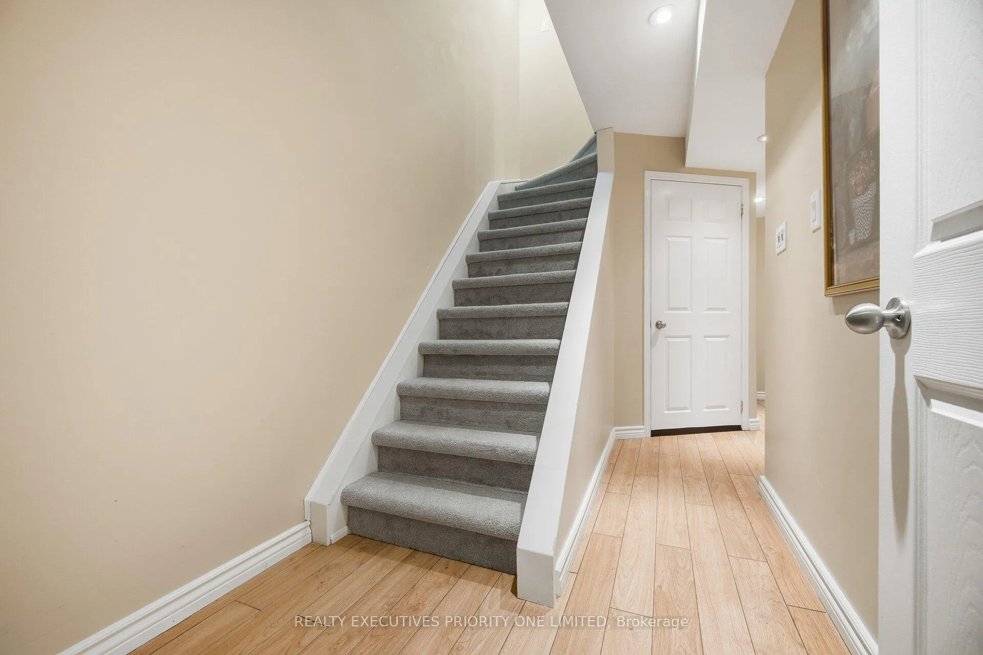 Photo 19 of 28 Smith Court, Caledon, Bolton East — HOMEH