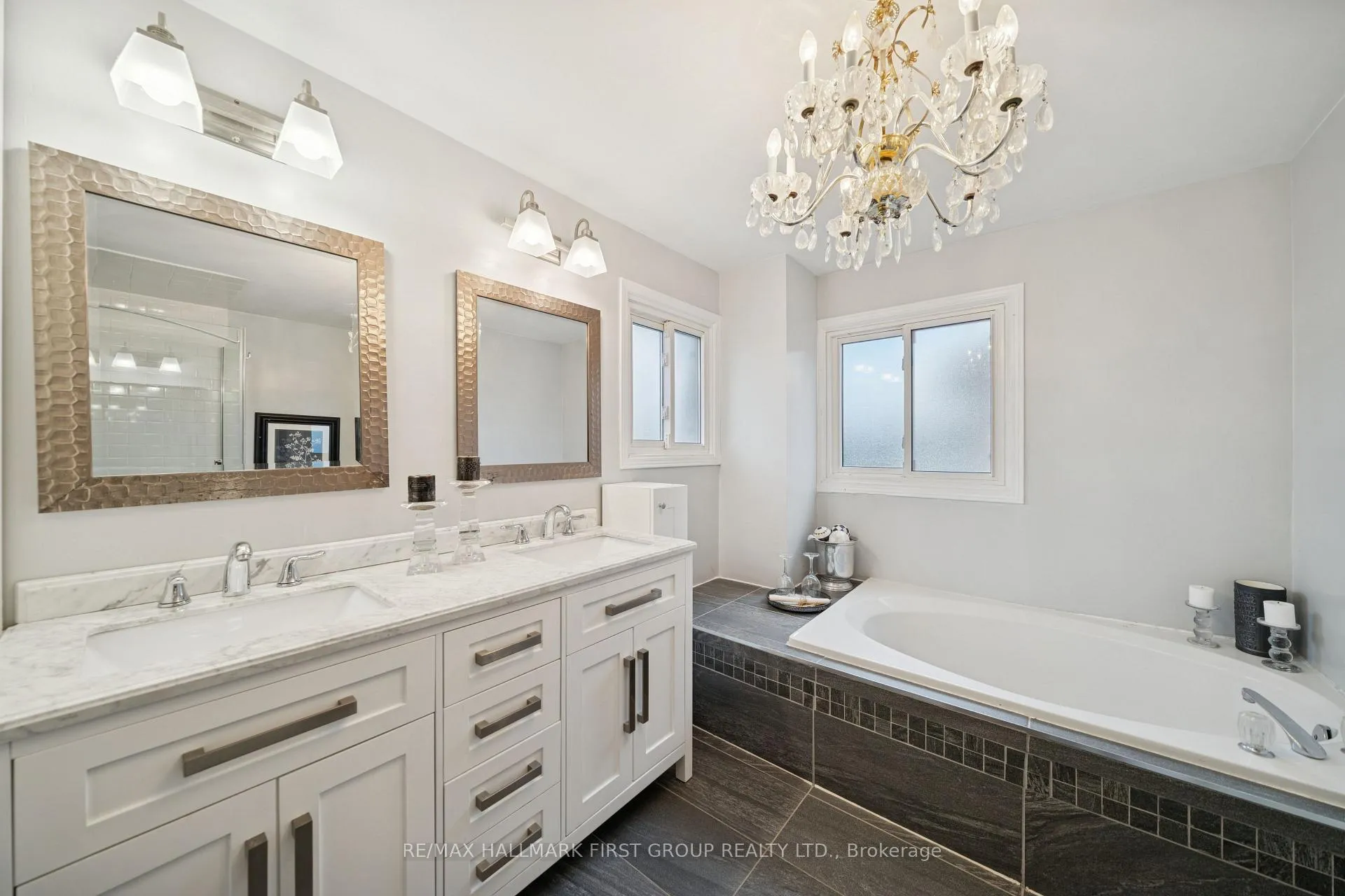 Photo 17 of 724 Barnes Crescent, Oshawa, Northglen — HOMEH