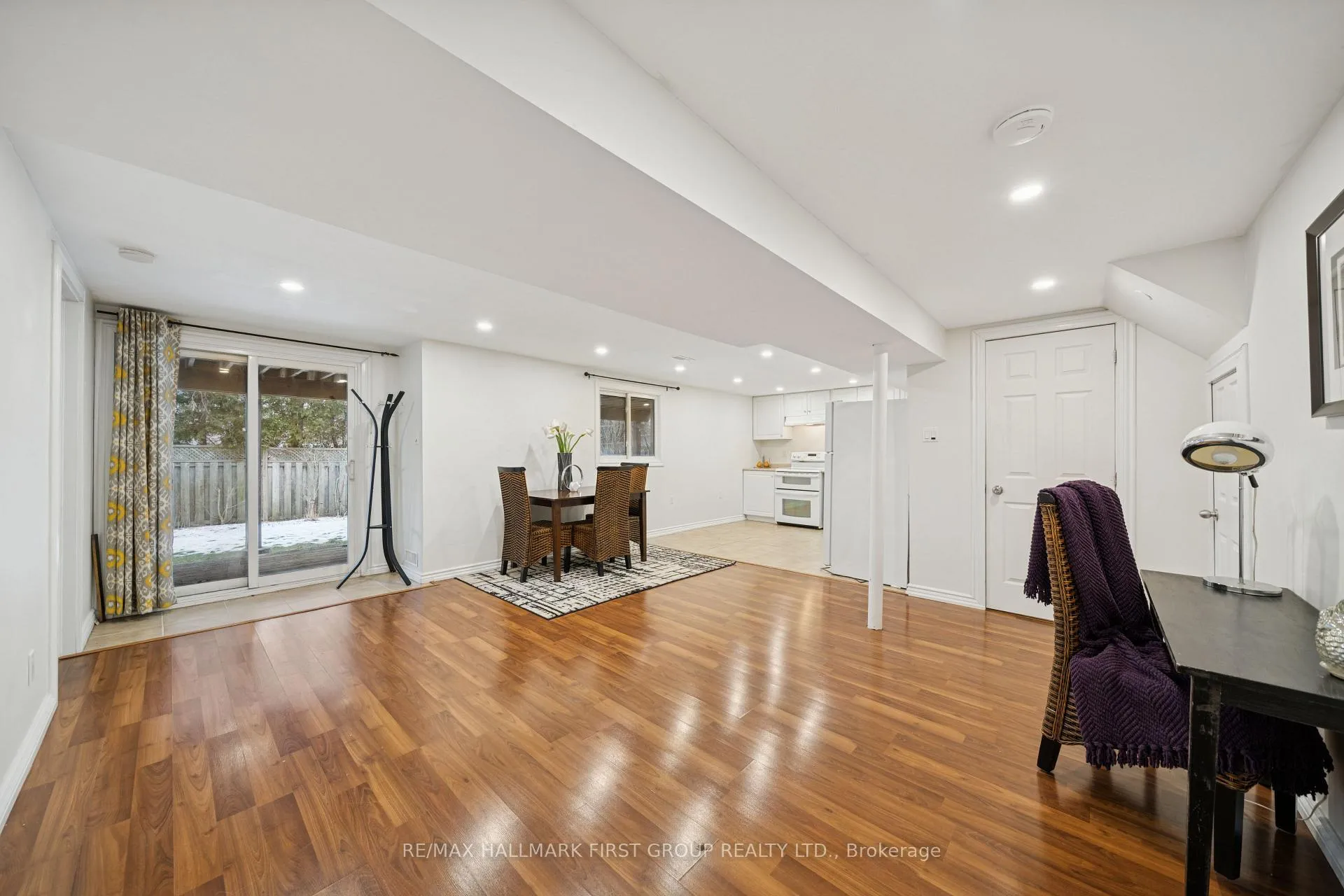 Photo 23 of 724 Barnes Crescent, Oshawa, Northglen — HOMEH