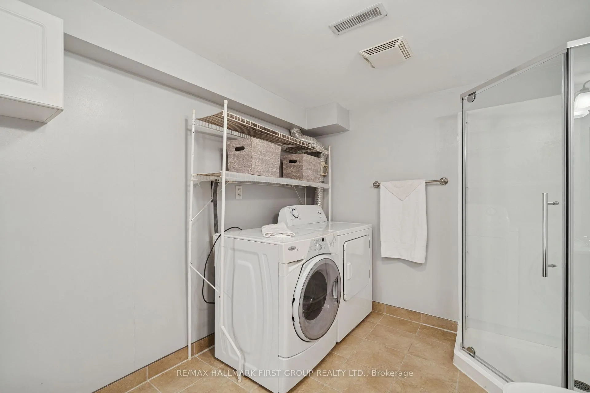Photo 26 of 724 Barnes Crescent, Oshawa, Northglen — HOMEH