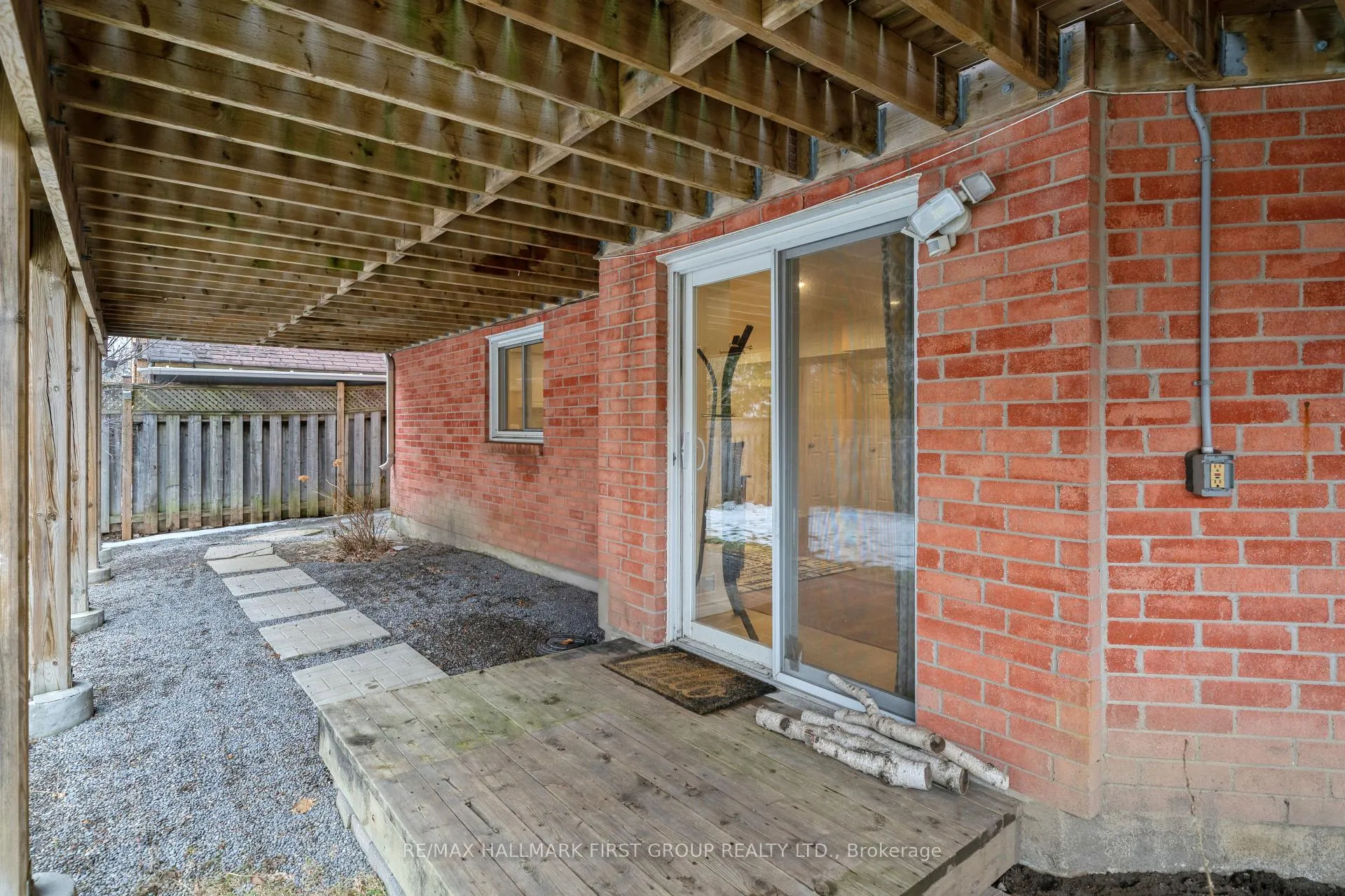 Photo 29 of 724 Barnes Crescent, Oshawa, Northglen — HOMEH