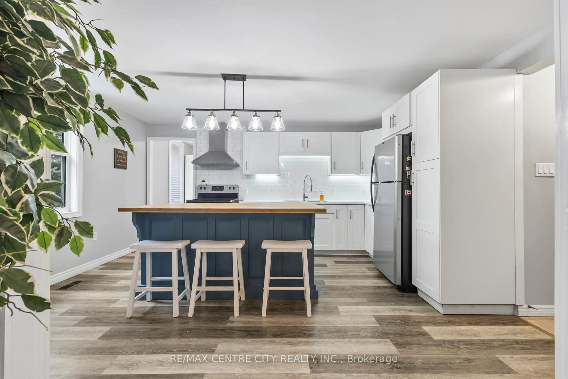 Photo 5 of 68 Edward Street, St. Thomas — HOMEH