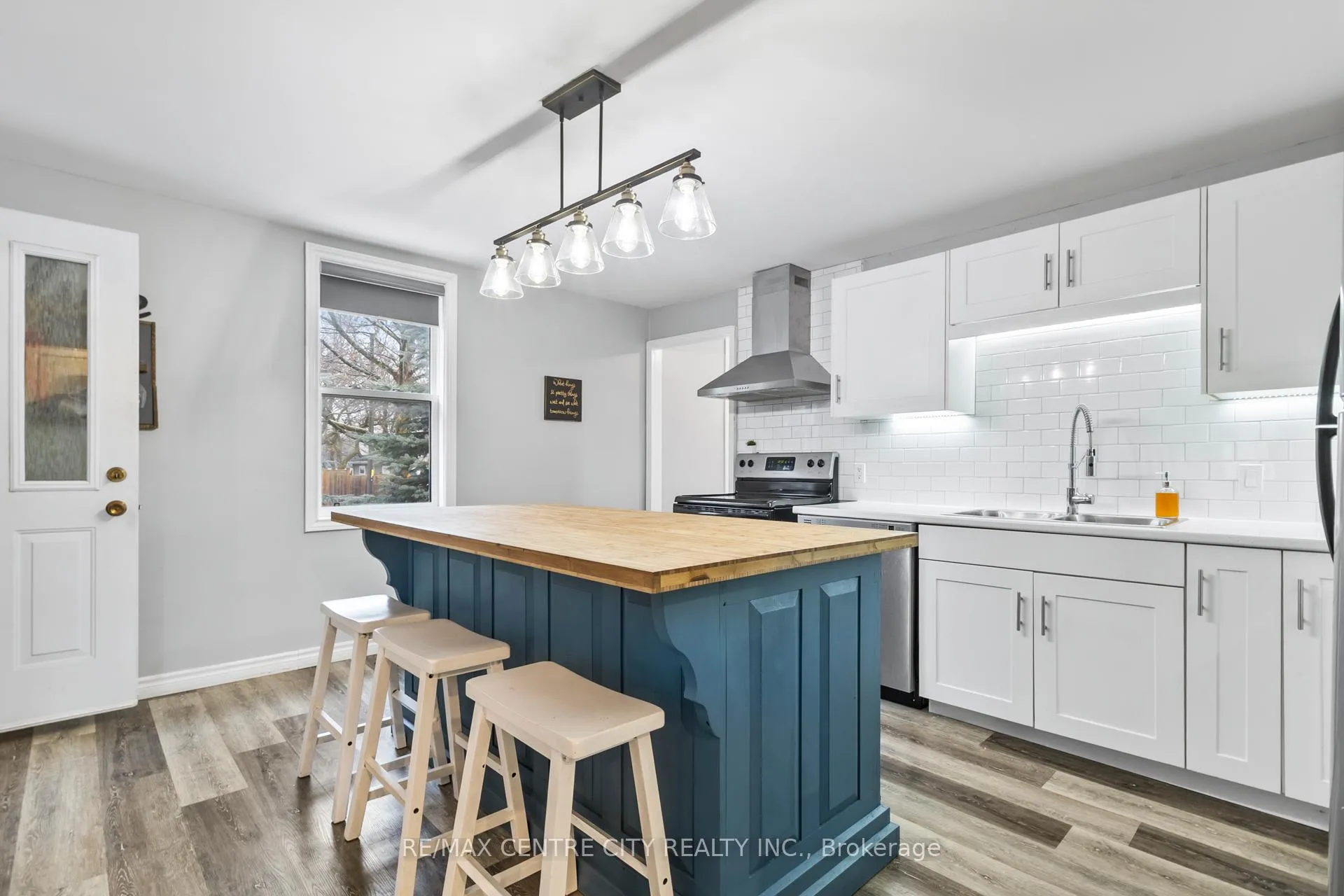 Photo 6 of 68 Edward Street, St. Thomas — HOMEH
