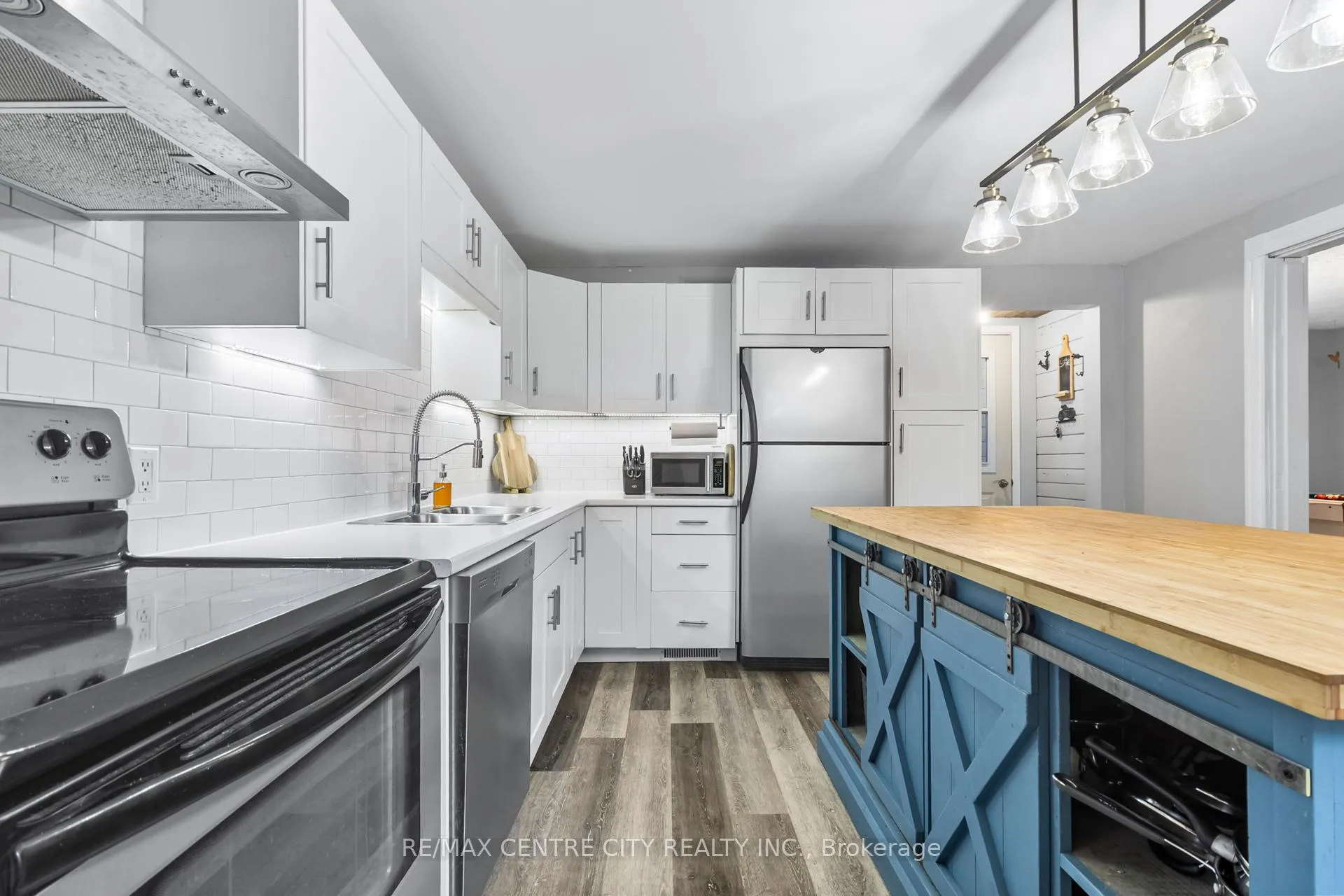 Photo 7 of 68 Edward Street, St. Thomas — HOMEH