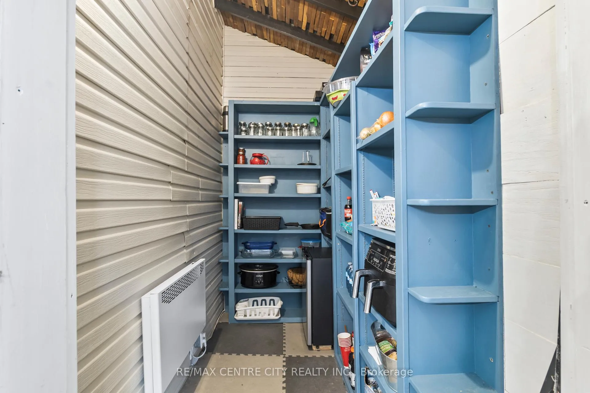Photo 8 of 68 Edward Street, St. Thomas — HOMEH