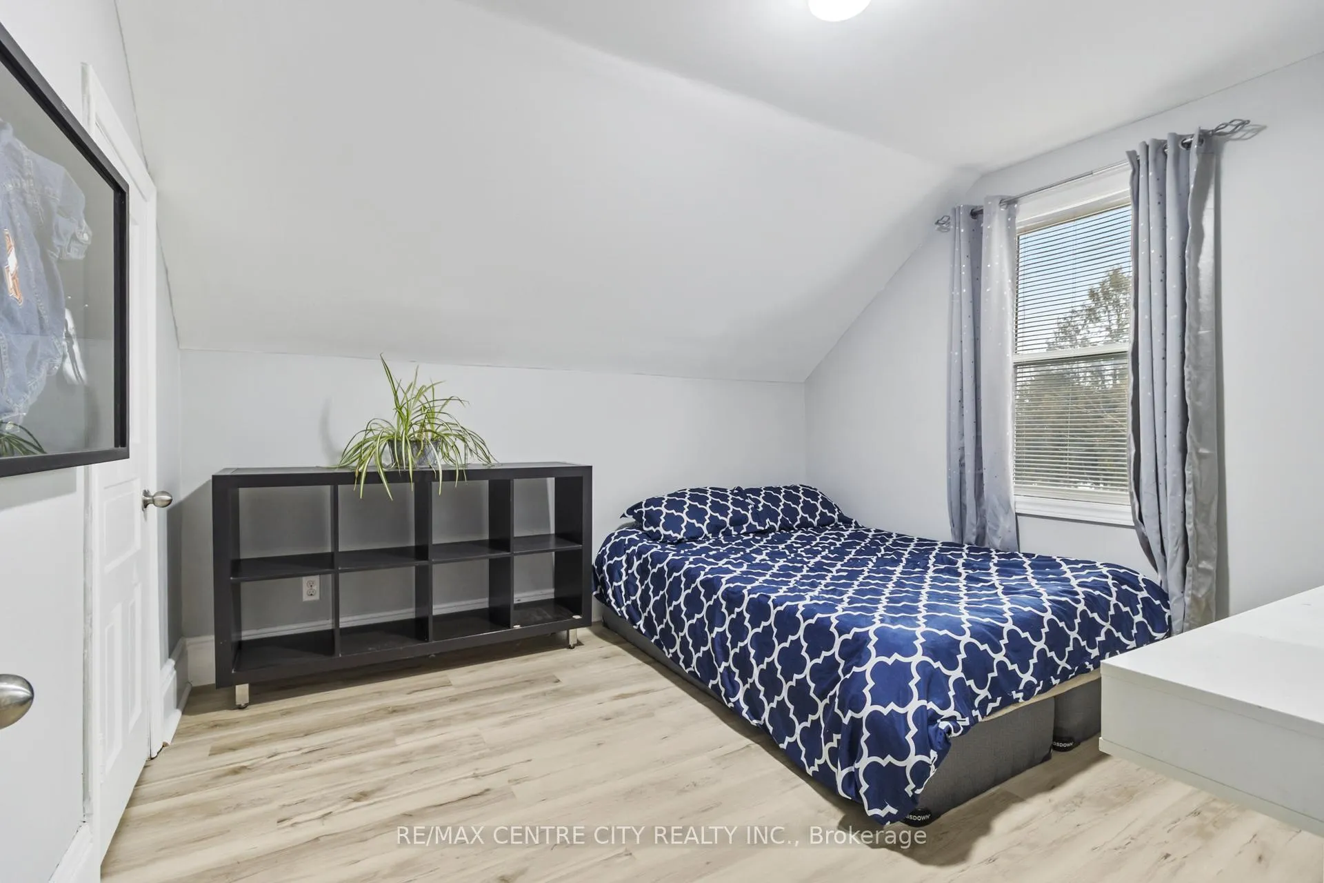 Photo 18 of 68 Edward Street, St. Thomas — HOMEH