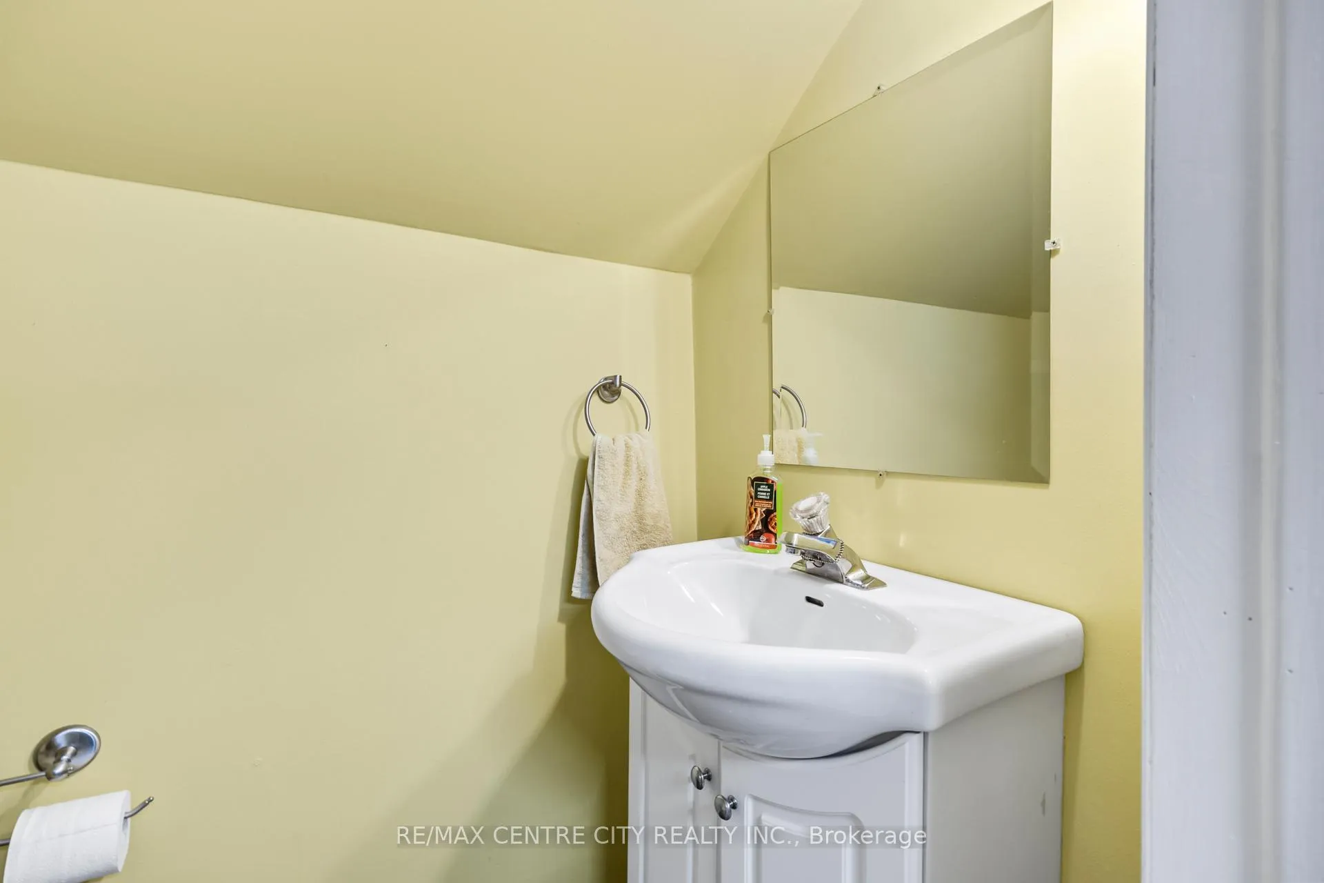 Photo 20 of 68 Edward Street, St. Thomas — HOMEH