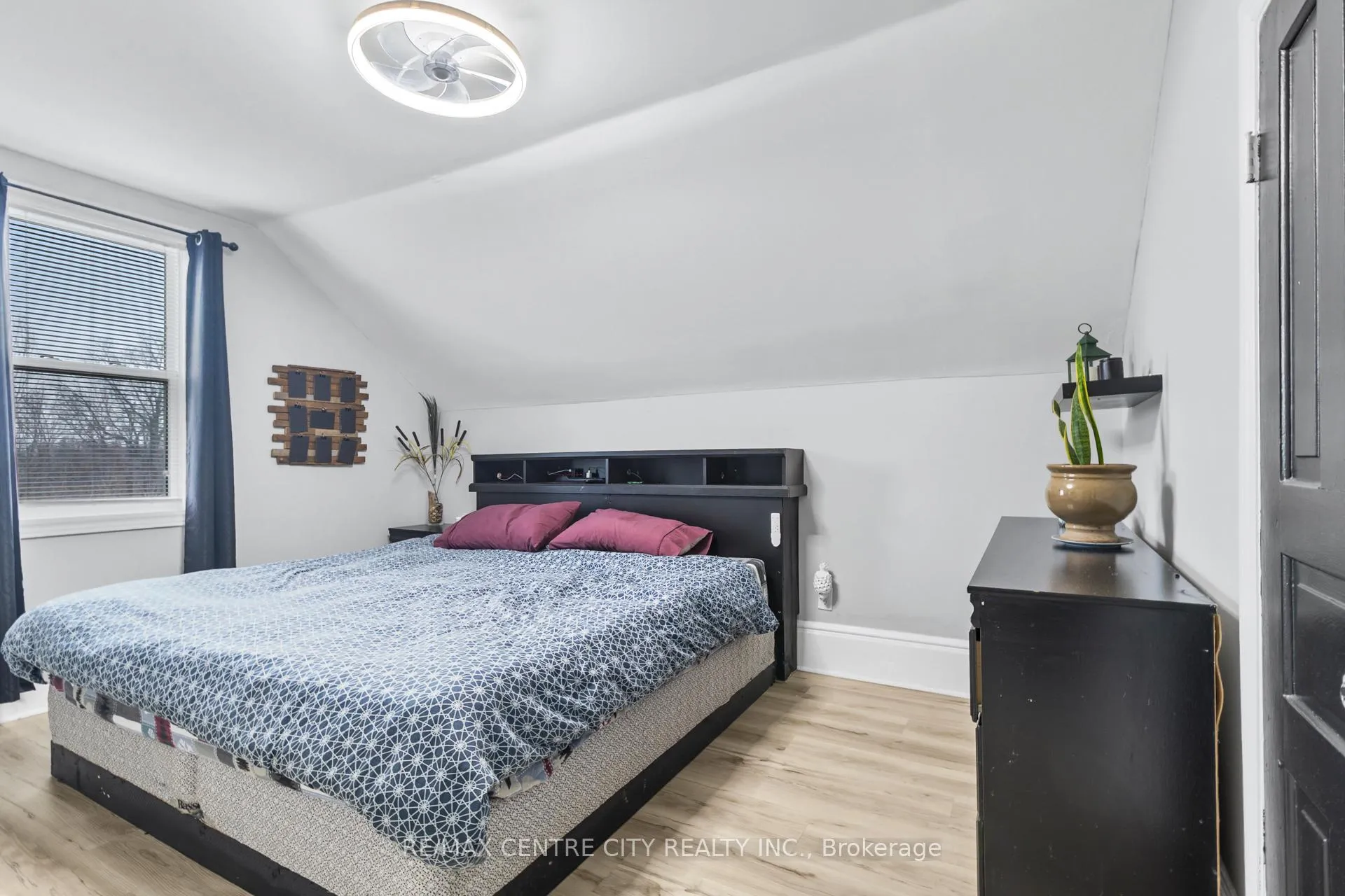 Photo 22 of 68 Edward Street, St. Thomas — HOMEH