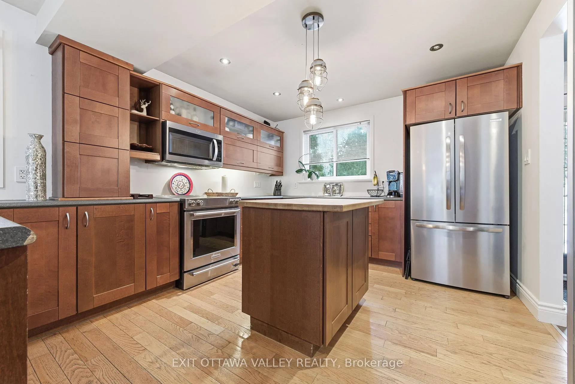 Photo 8 of 235 Thomas Street, Deep River — HOMEH