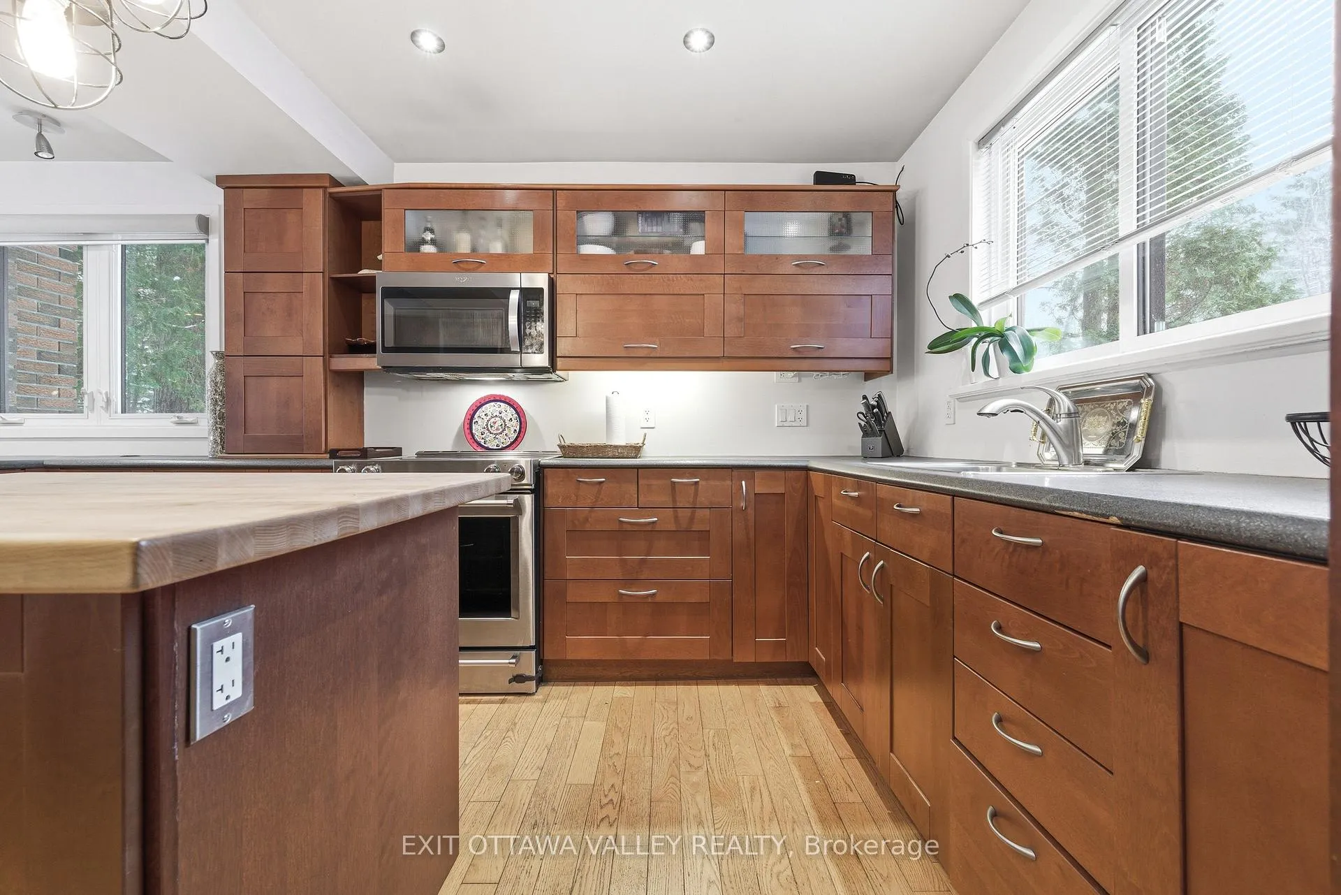 Photo 9 of 235 Thomas Street, Deep River — HOMEH