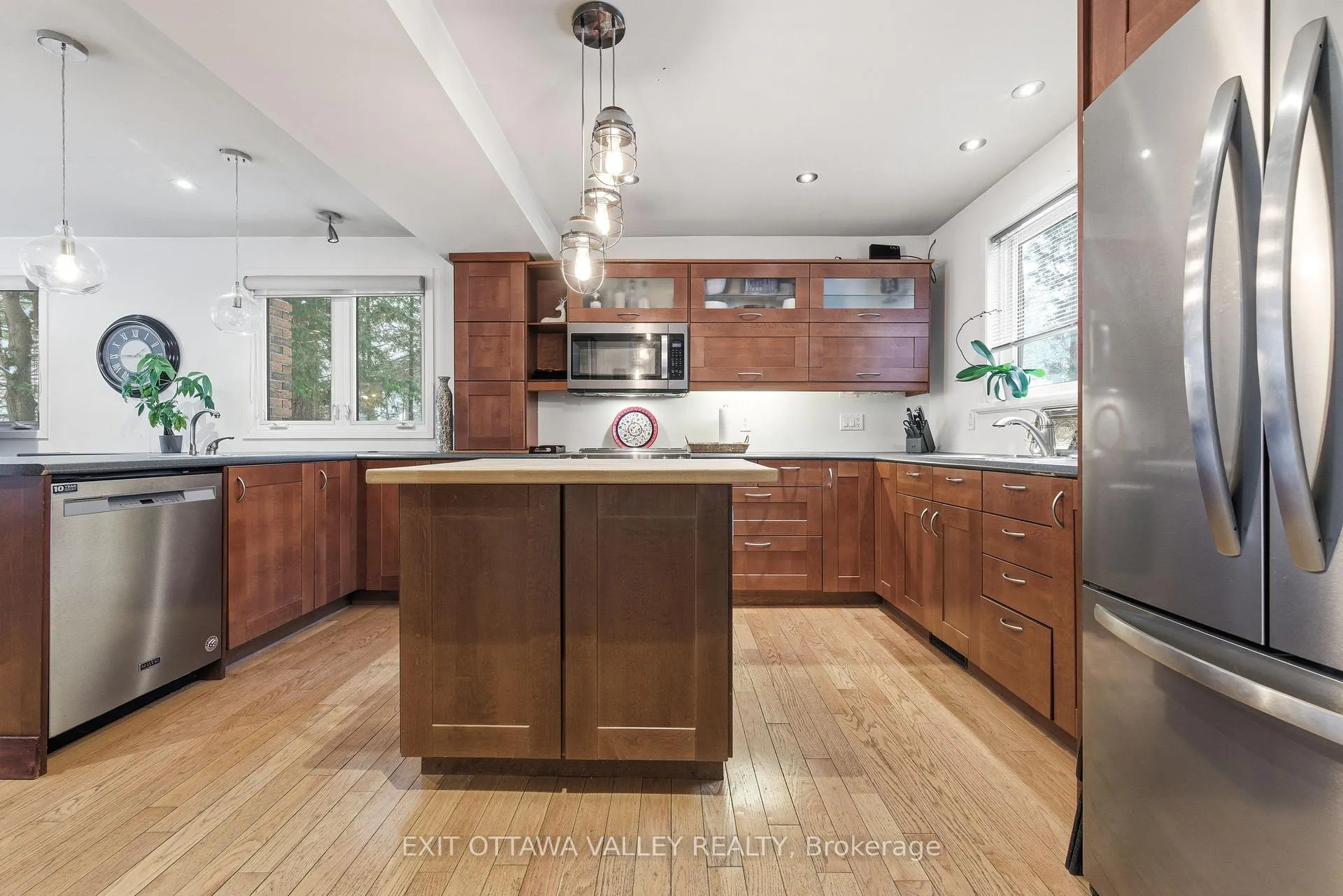 Photo 10 of 235 Thomas Street, Deep River — HOMEH
