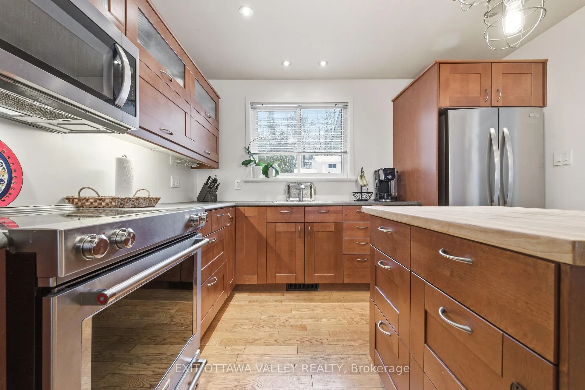 Photo 11 of 235 Thomas Street, Deep River — HOMEH