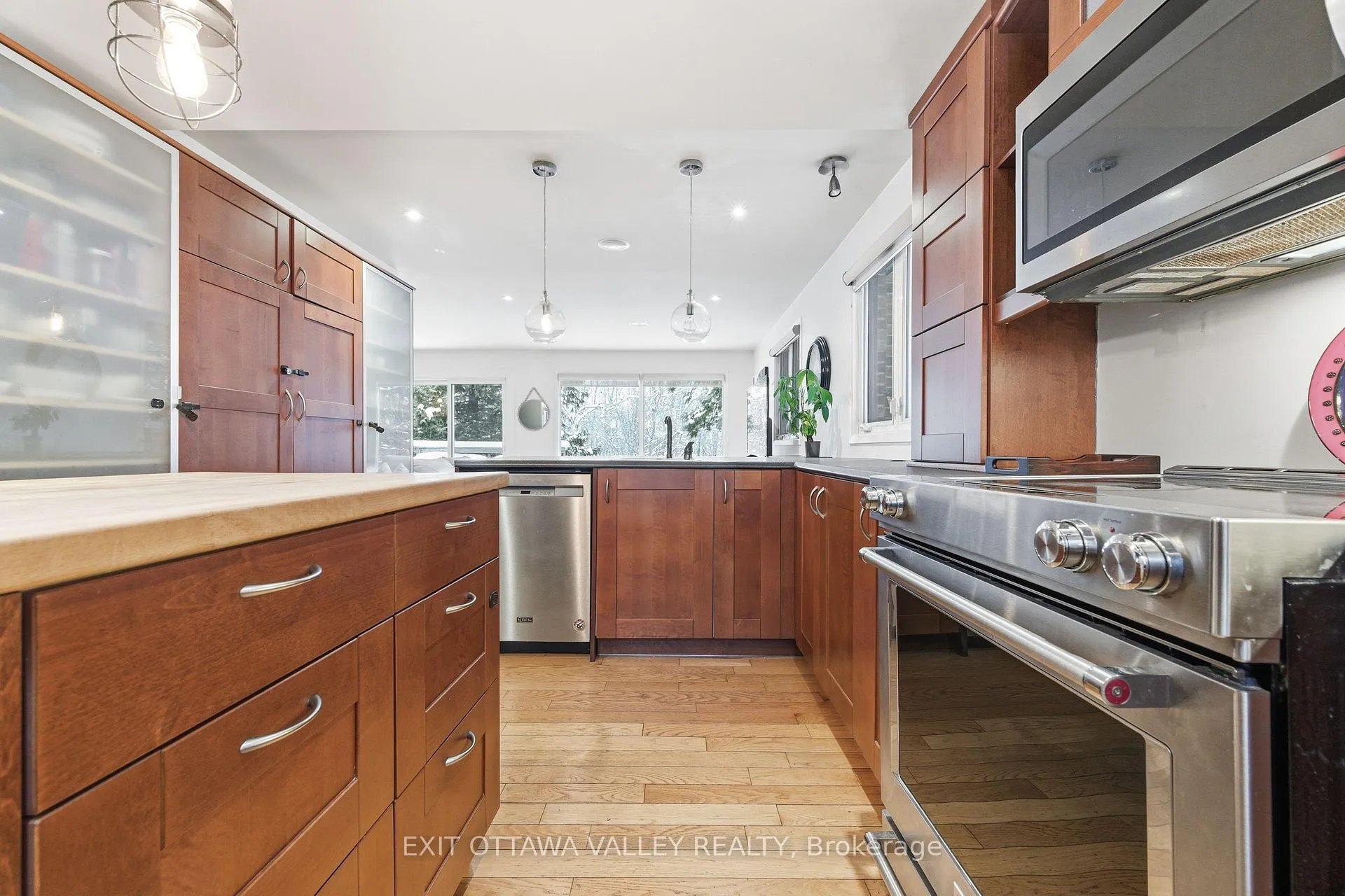 Photo 12 of 235 Thomas Street, Deep River — HOMEH
