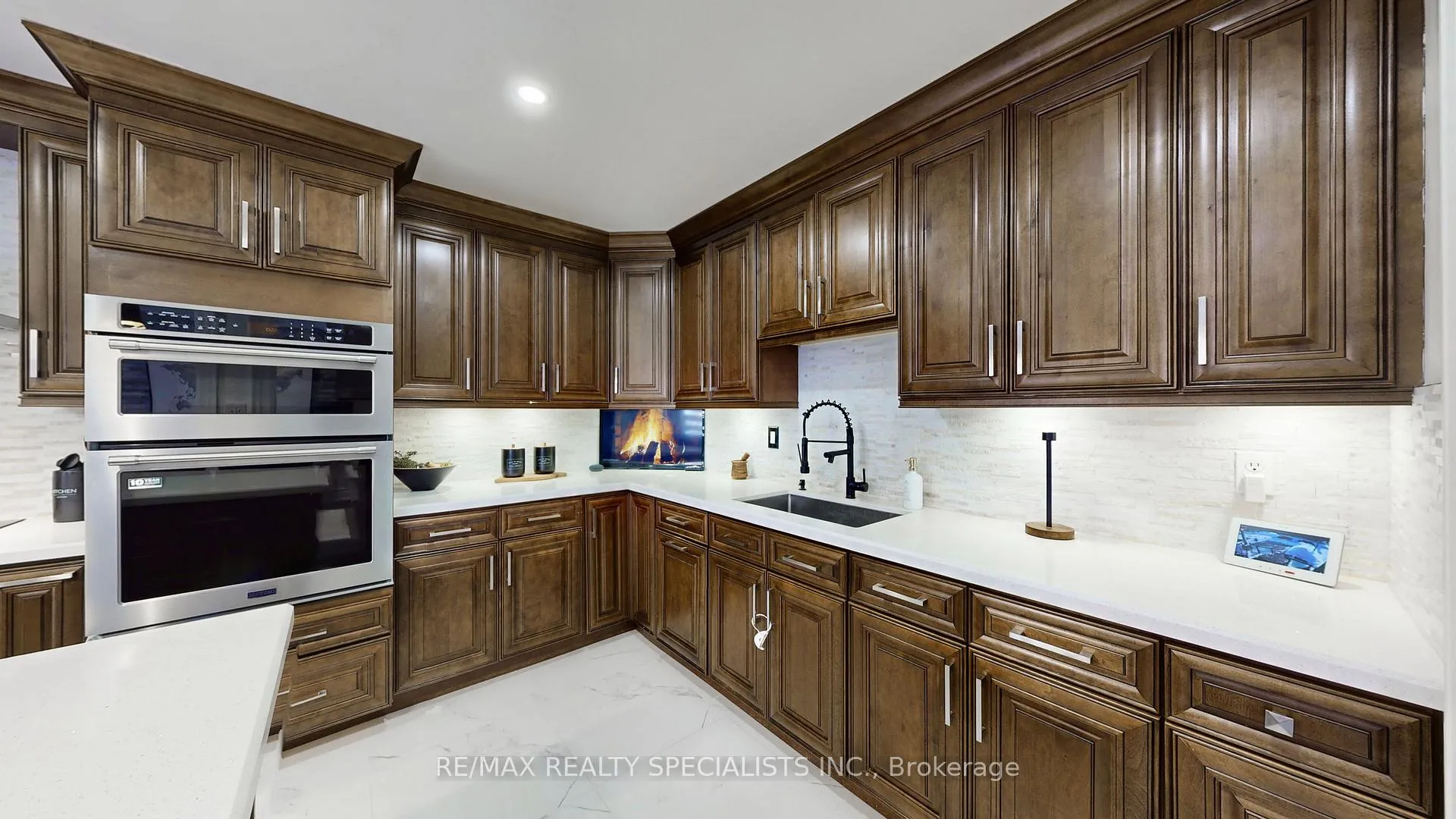 Photo 12 of 4 Allangrove Drive, Brampton, Fletcher's Meadow — HOMEH