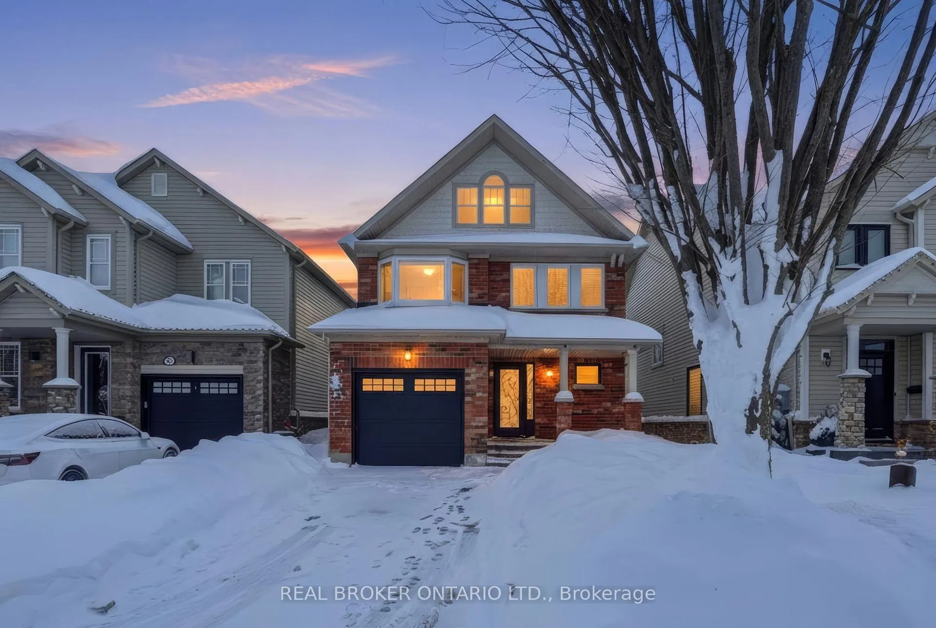 Photo 2 of 76 Buttercup Crescent, Hamilton, Waterdown — HOMEH