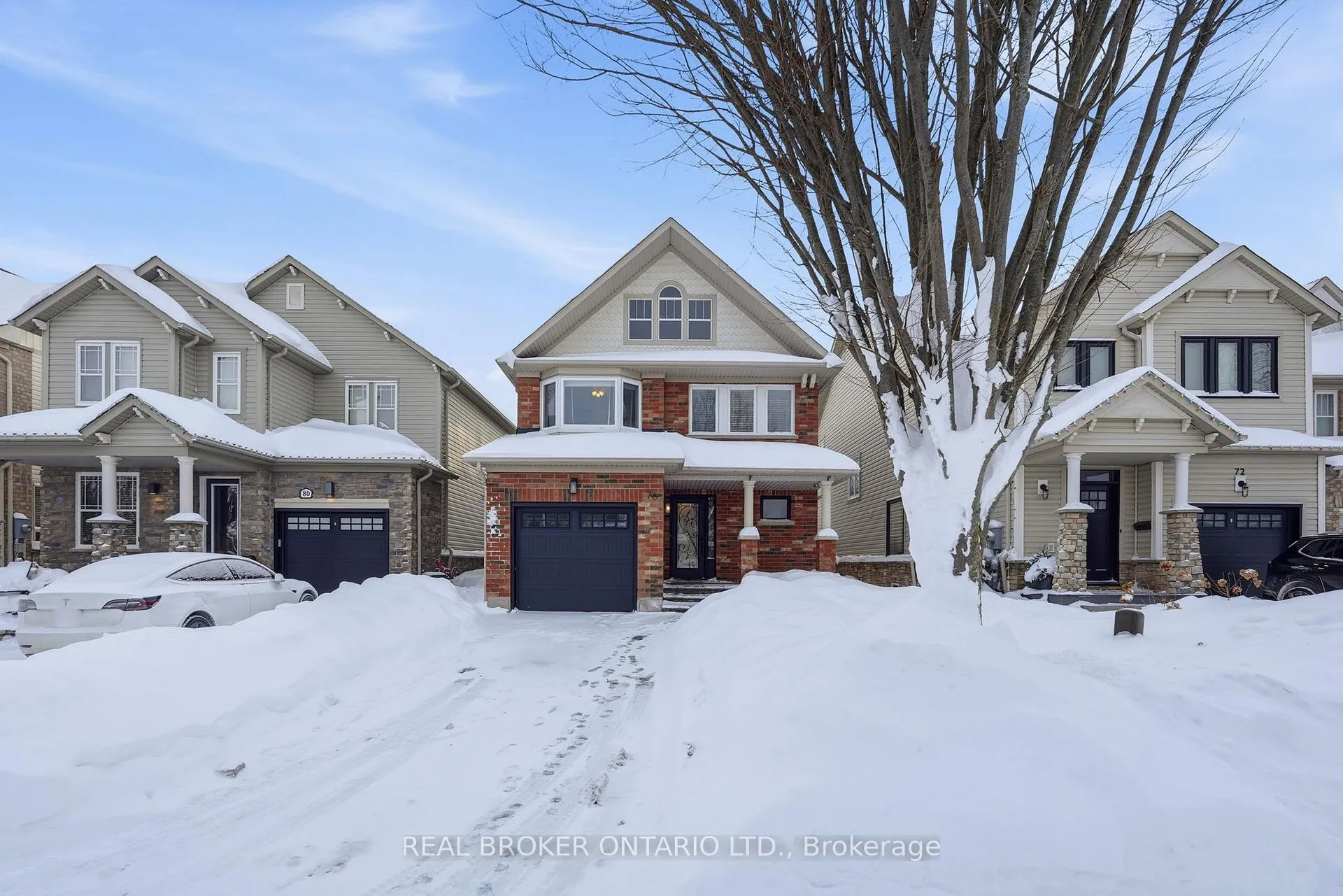 Photo 3 of 76 Buttercup Crescent, Hamilton, Waterdown — HOMEH