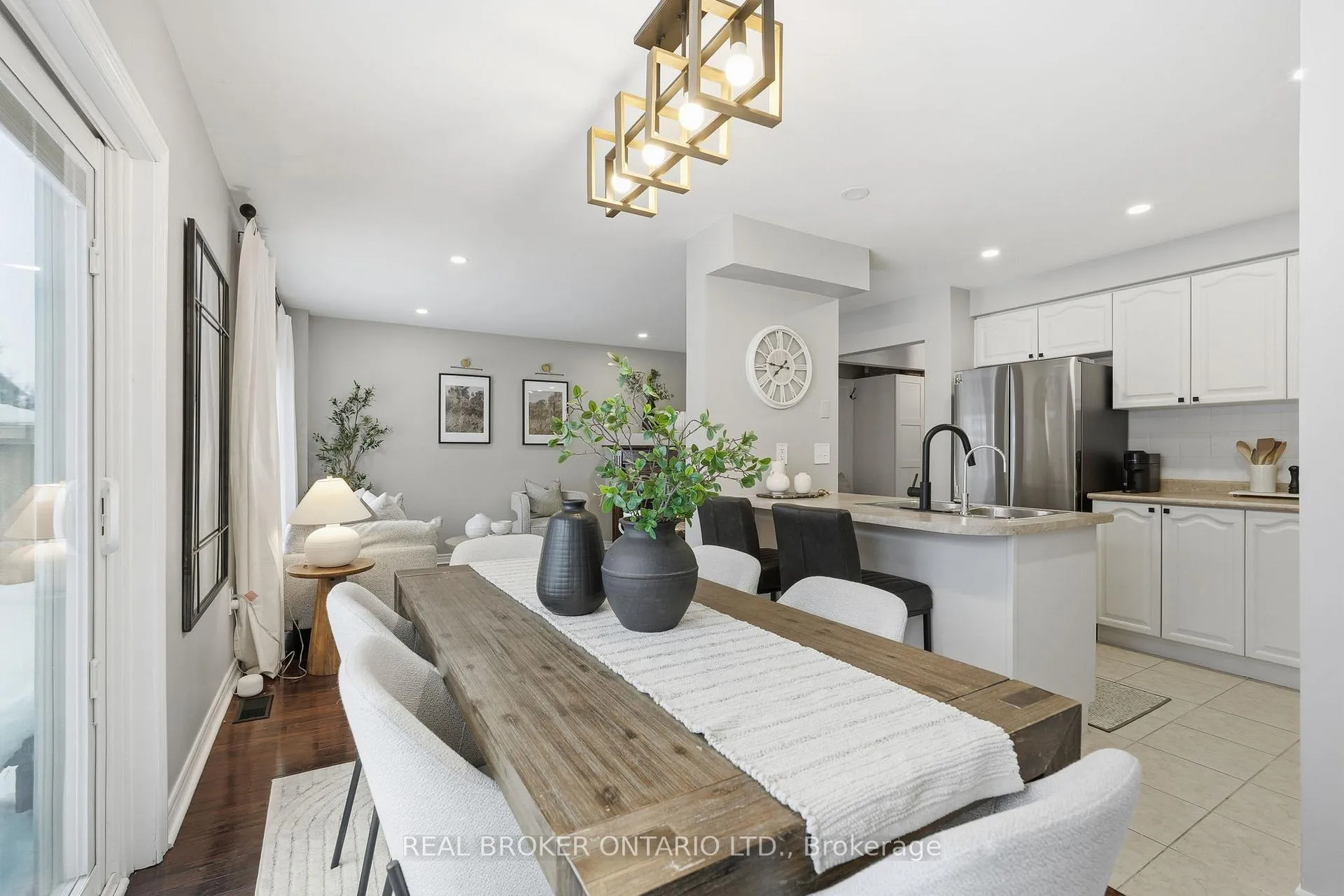 Photo 14 of 76 Buttercup Crescent, Hamilton, Waterdown — HOMEH