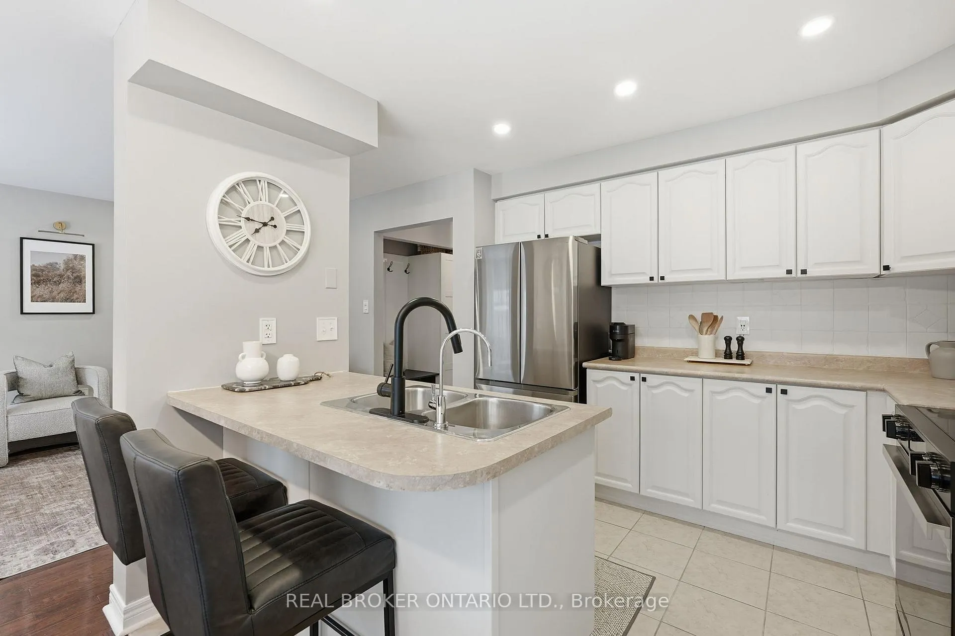 Photo 16 of 76 Buttercup Crescent, Hamilton, Waterdown — HOMEH