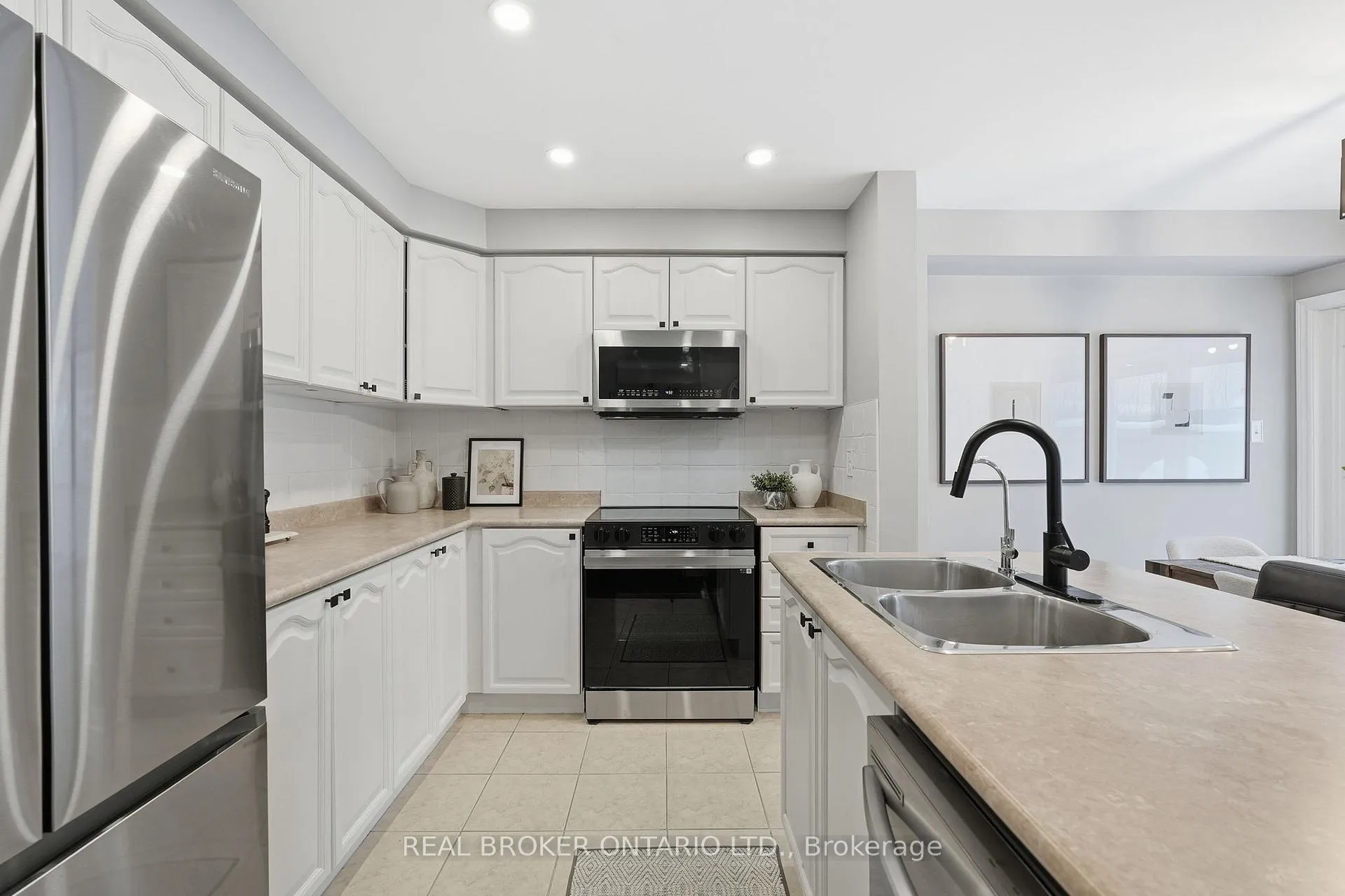 Photo 18 of 76 Buttercup Crescent, Hamilton, Waterdown — HOMEH