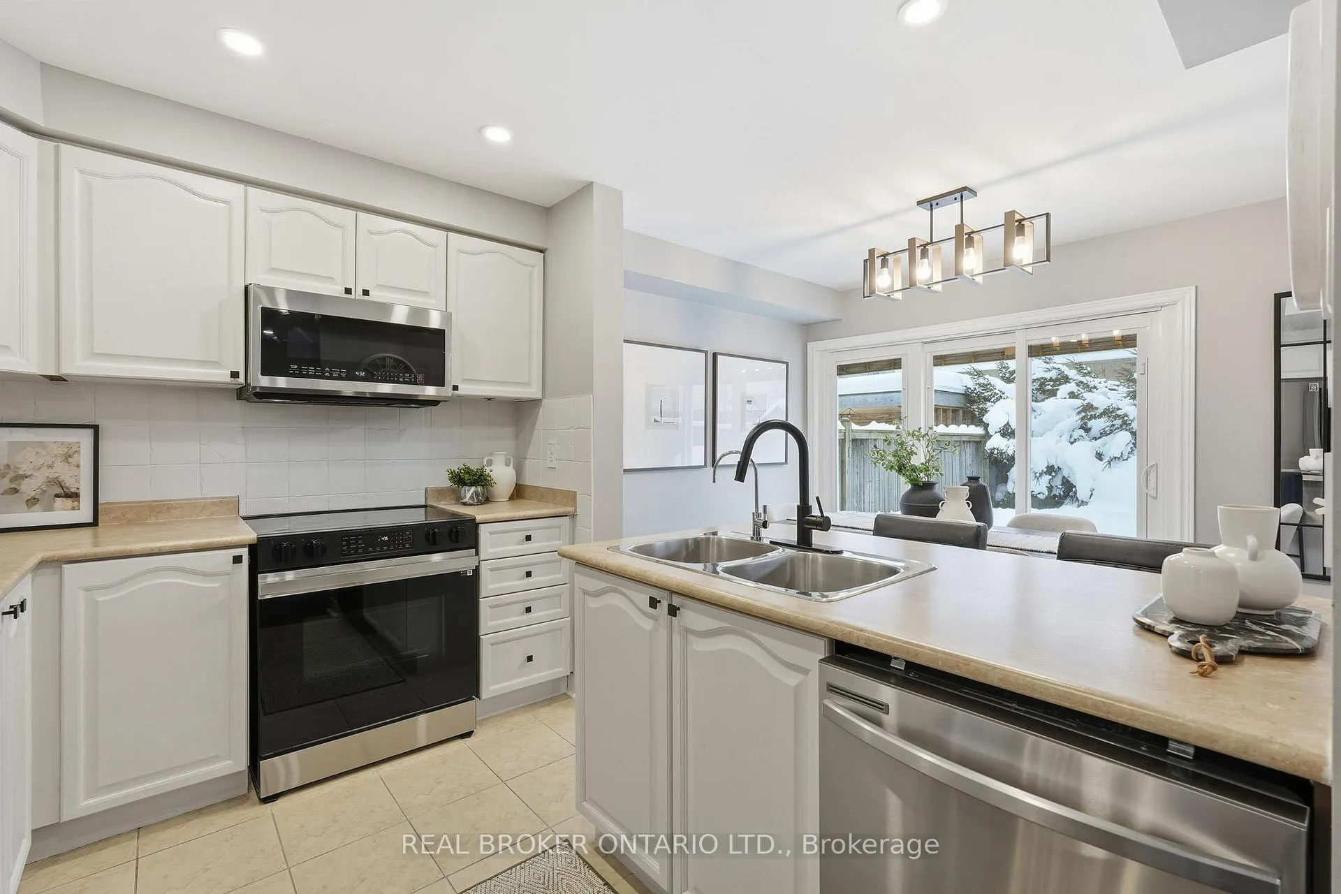Photo 19 of 76 Buttercup Crescent, Hamilton, Waterdown — HOMEH
