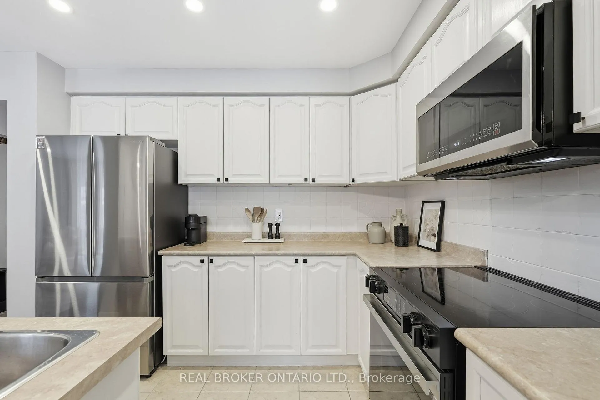 Photo 21 of 76 Buttercup Crescent, Hamilton, Waterdown — HOMEH