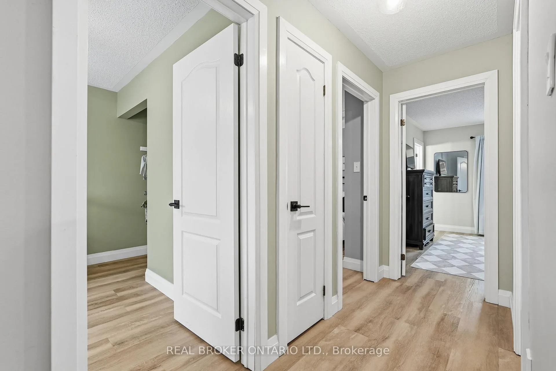 Photo 24 of 76 Buttercup Crescent, Hamilton, Waterdown — HOMEH