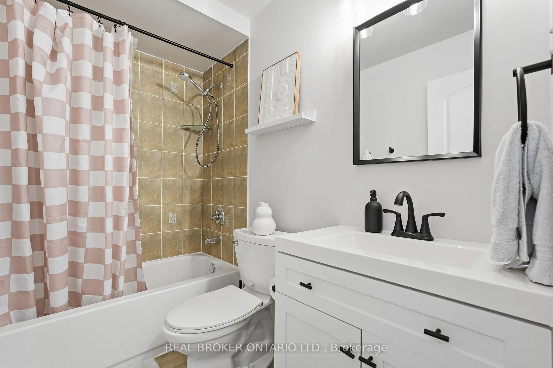 Photo 30 of 76 Buttercup Crescent, Hamilton, Waterdown — HOMEH