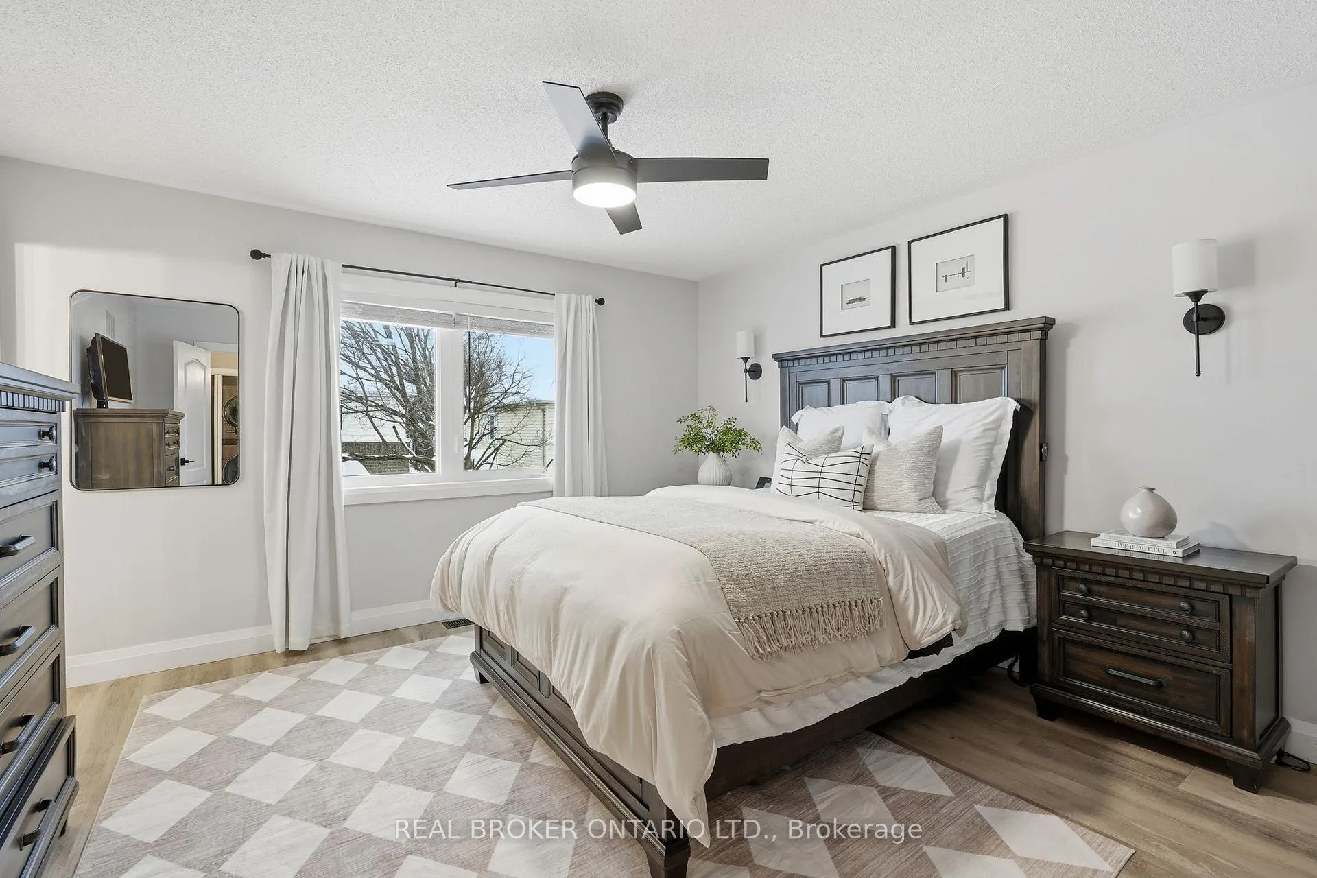 Photo 35 of 76 Buttercup Crescent, Hamilton, Waterdown — HOMEH