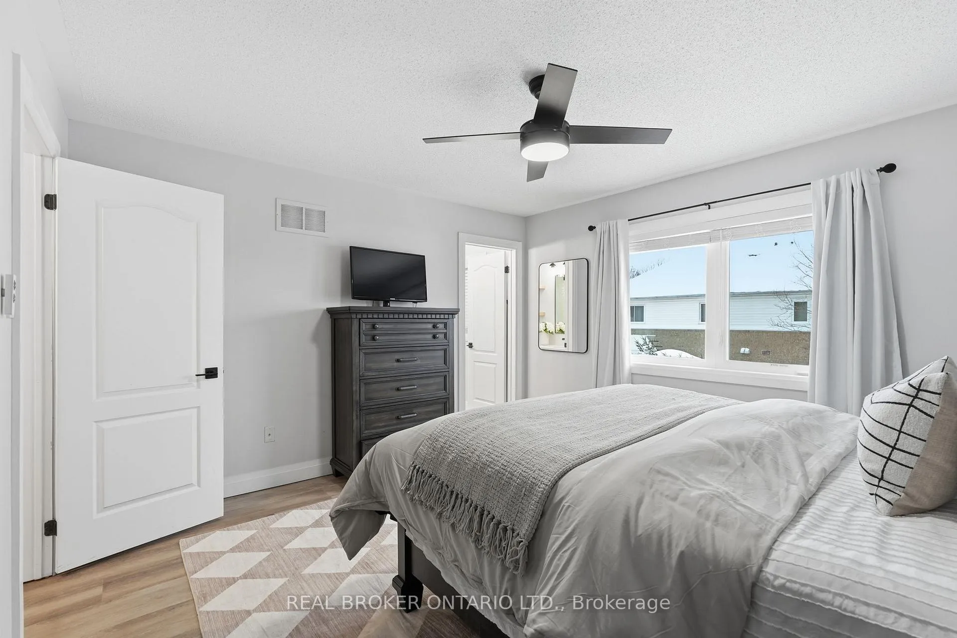 Photo 37 of 76 Buttercup Crescent, Hamilton, Waterdown — HOMEH