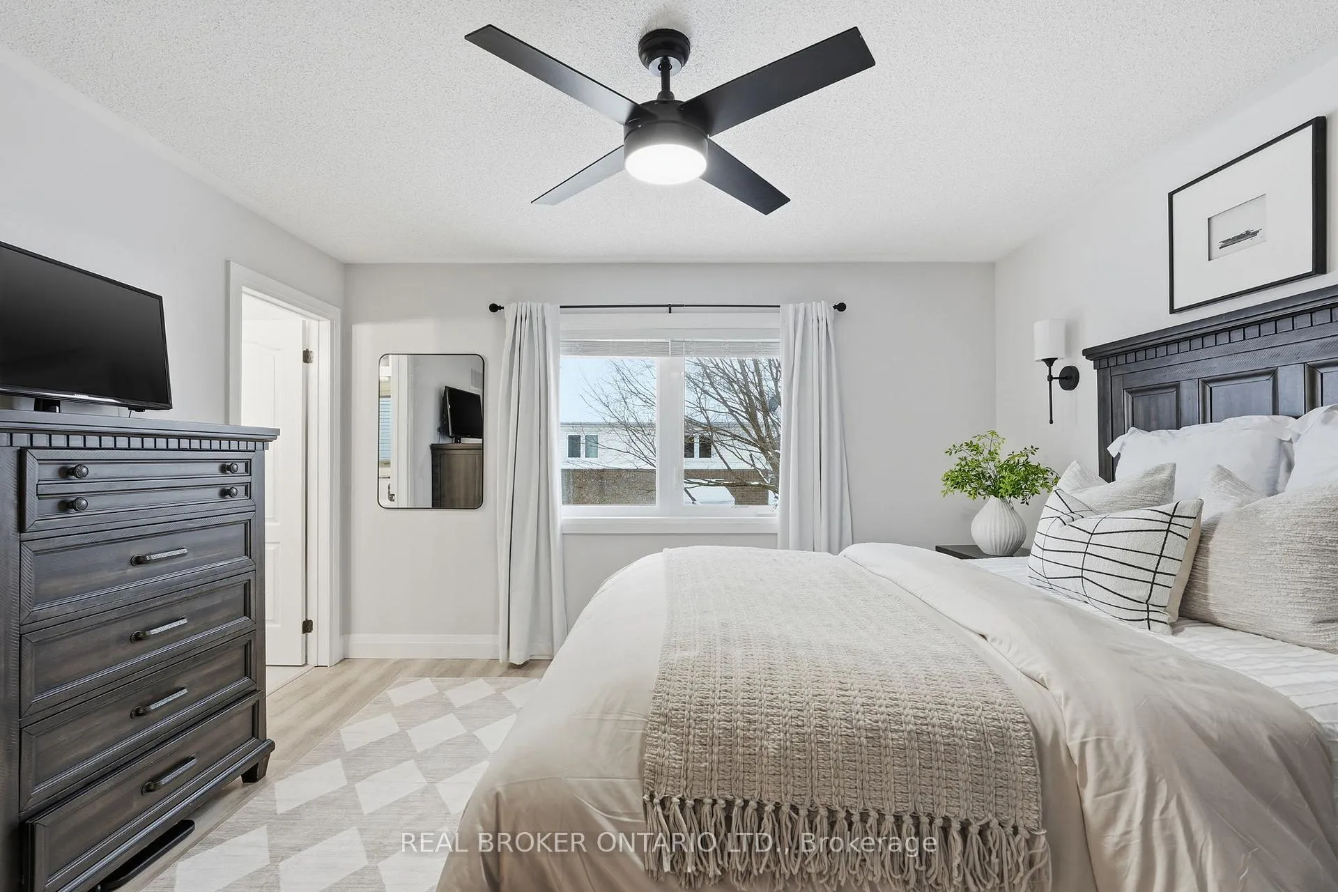 Photo 38 of 76 Buttercup Crescent, Hamilton, Waterdown — HOMEH