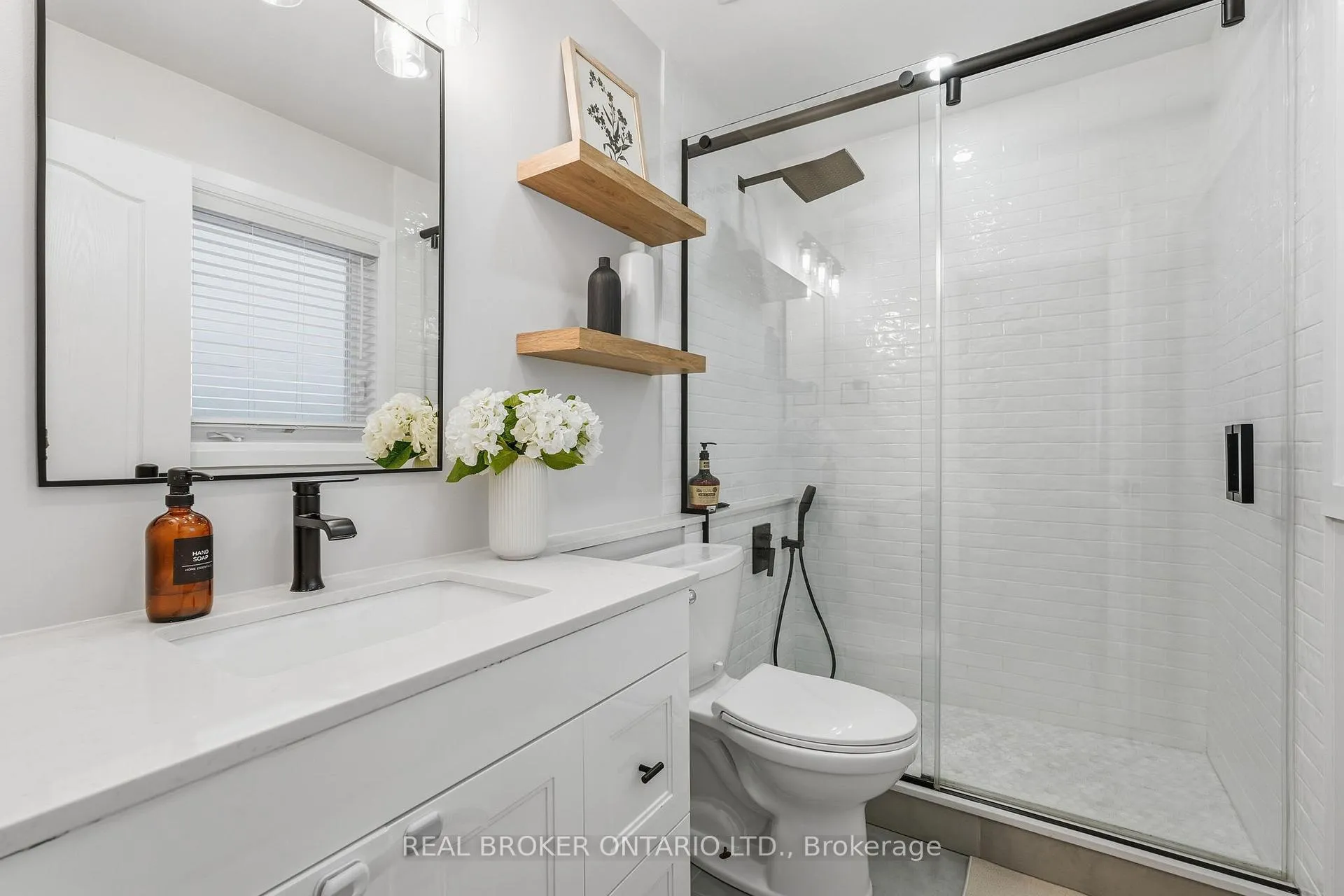 Photo 39 of 76 Buttercup Crescent, Hamilton, Waterdown — HOMEH