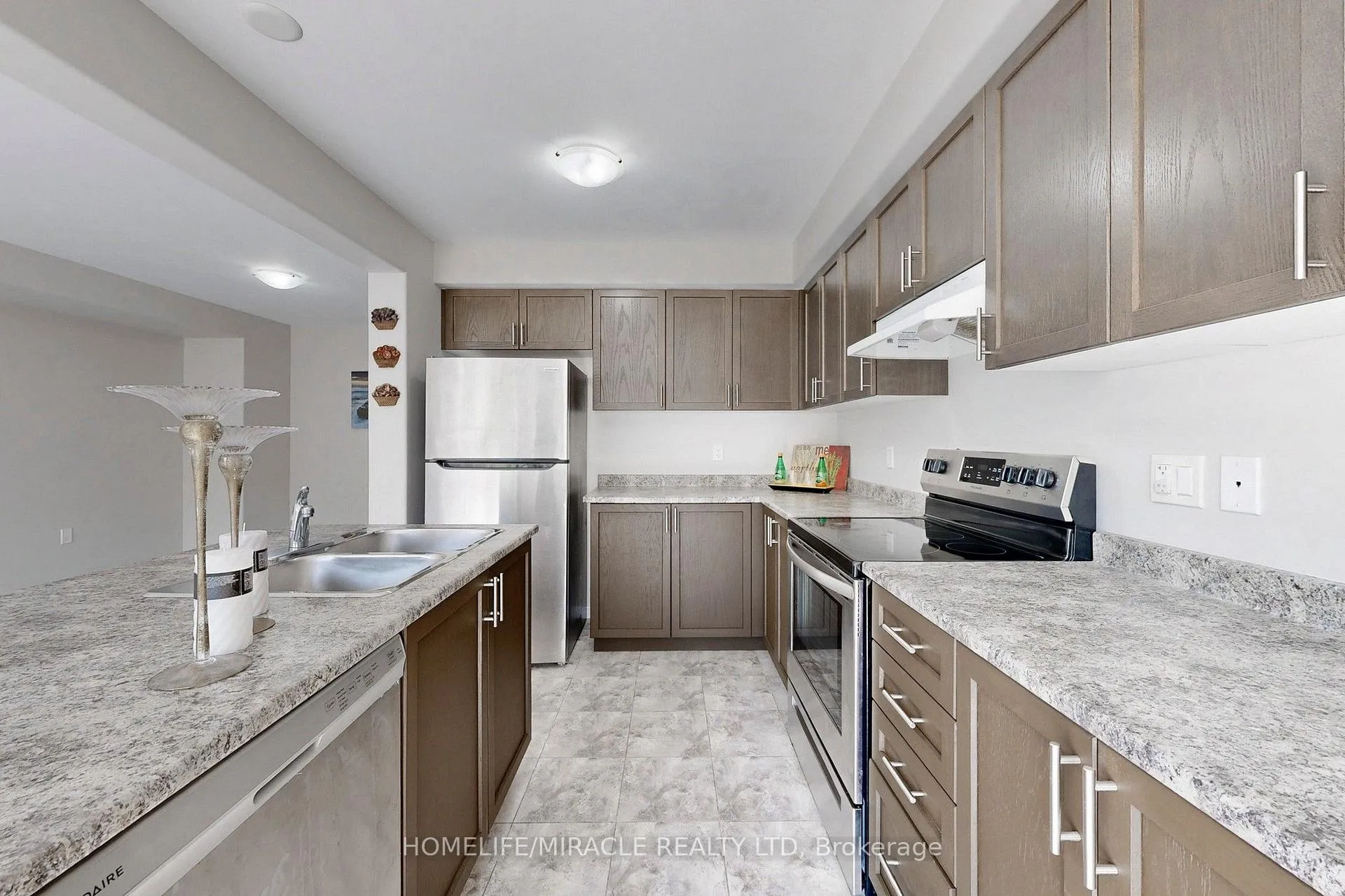Photo 12 of 1611 Hetherington Drive, Peterborough, Northcrest Ward 5 — HOMEH