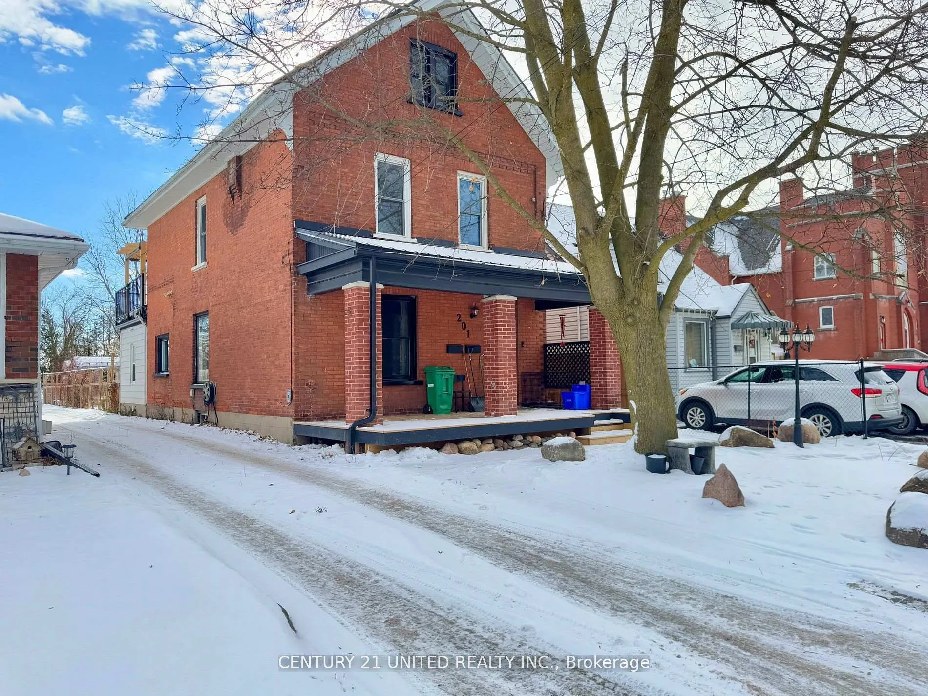 Front of 201 Romaine Street
