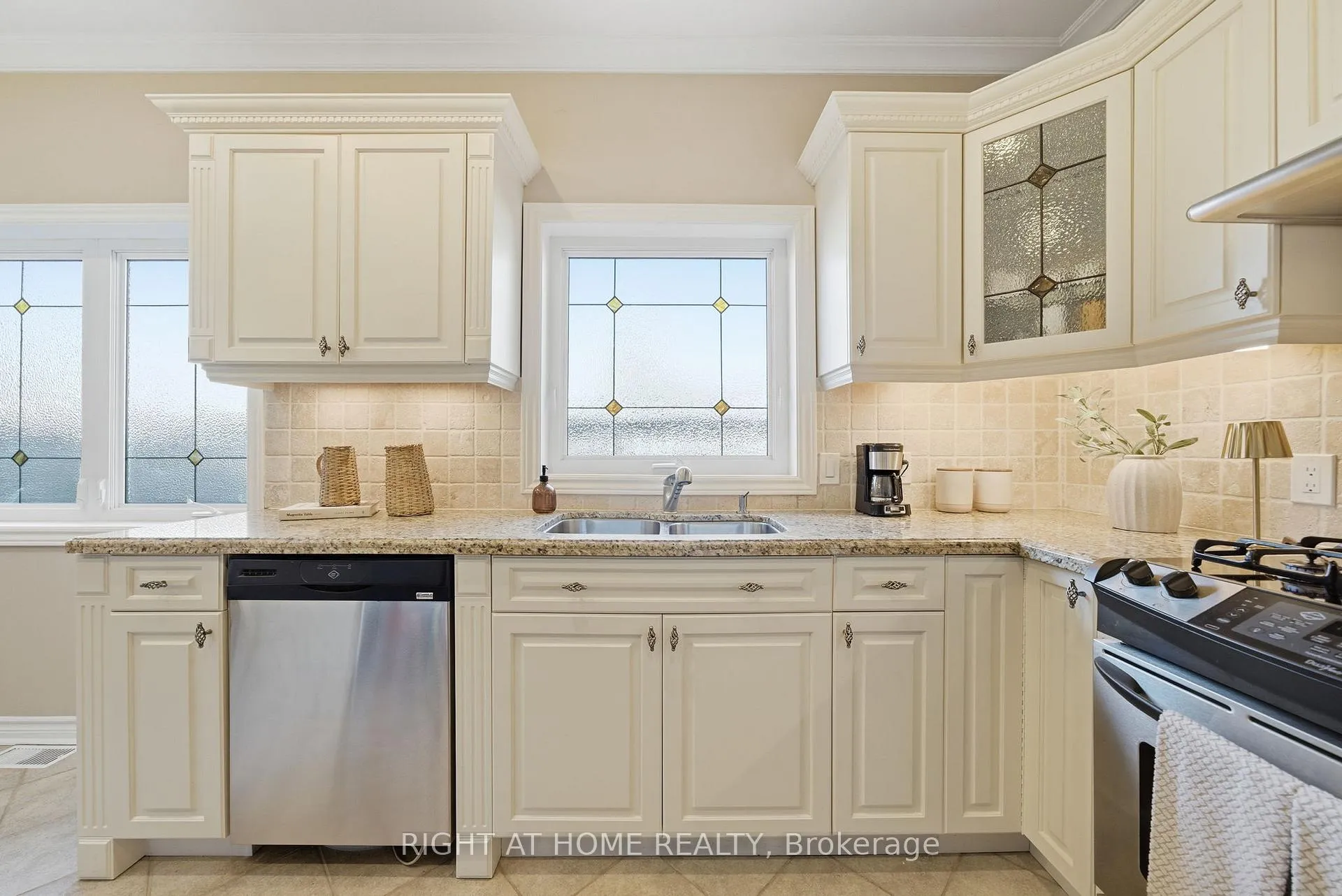 Photo 16 of 628 Marksbury Road, Pickering, West Shore — HOMEH