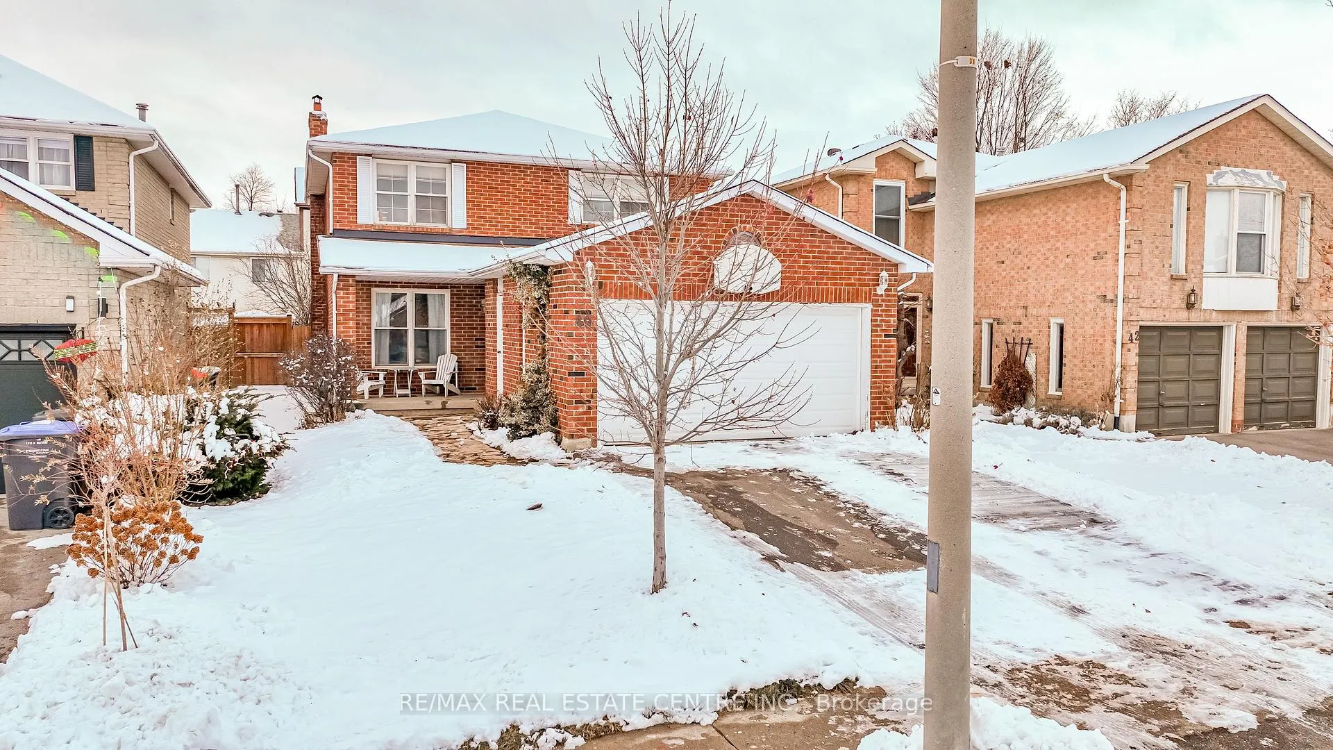 Photo 2 of 40 Cranmore Court, Brampton, Heart Lake West — HOMEH