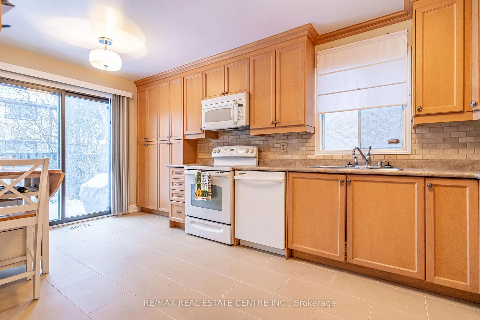 Photo 11 of 40 Cranmore Court, Brampton, Heart Lake West — HOMEH