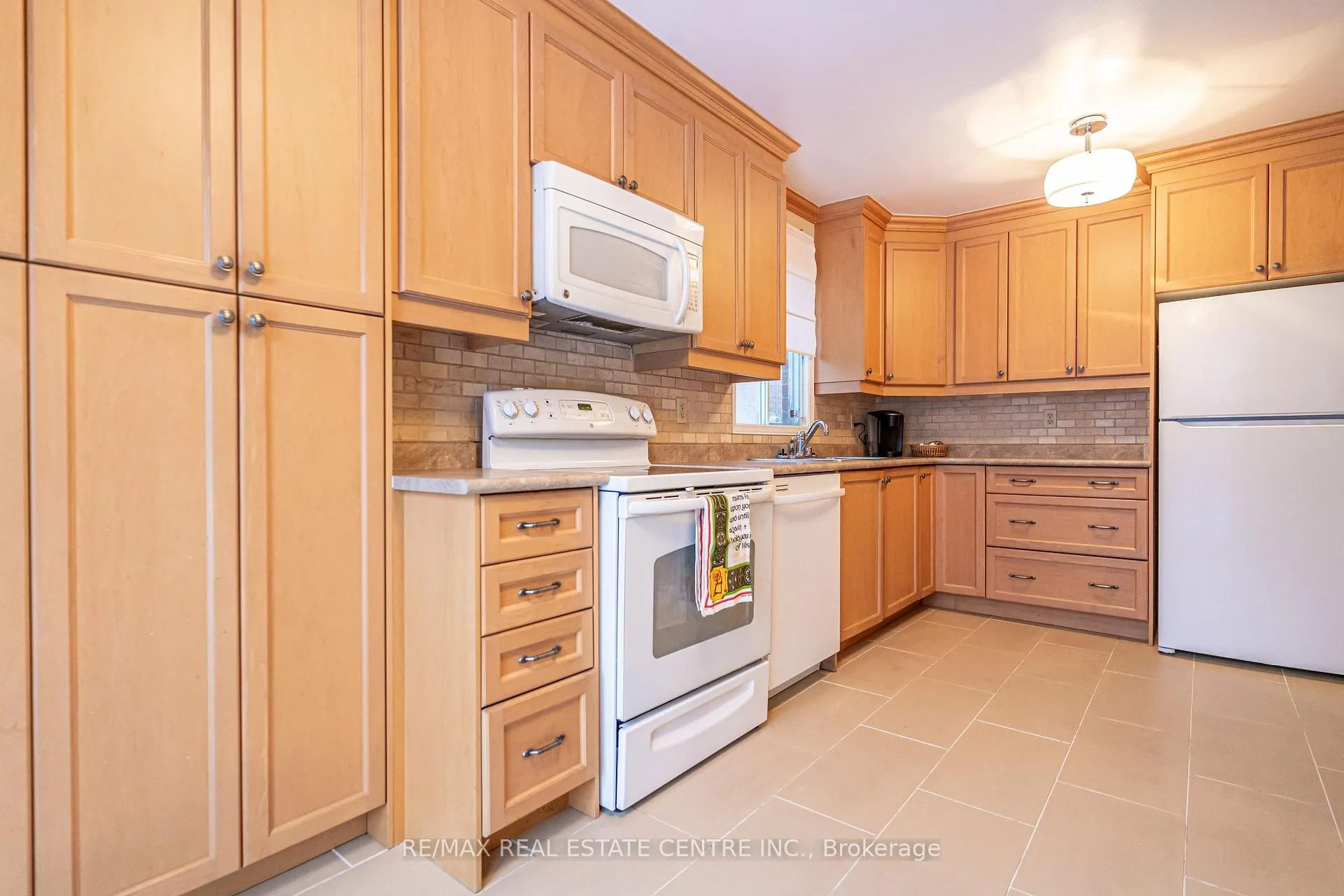 Photo 13 of 40 Cranmore Court, Brampton, Heart Lake West — HOMEH