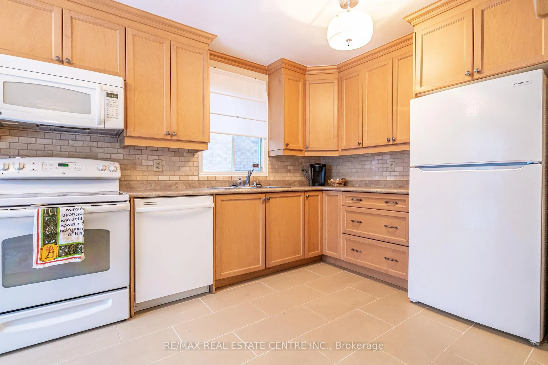 Photo 14 of 40 Cranmore Court, Brampton, Heart Lake West — HOMEH