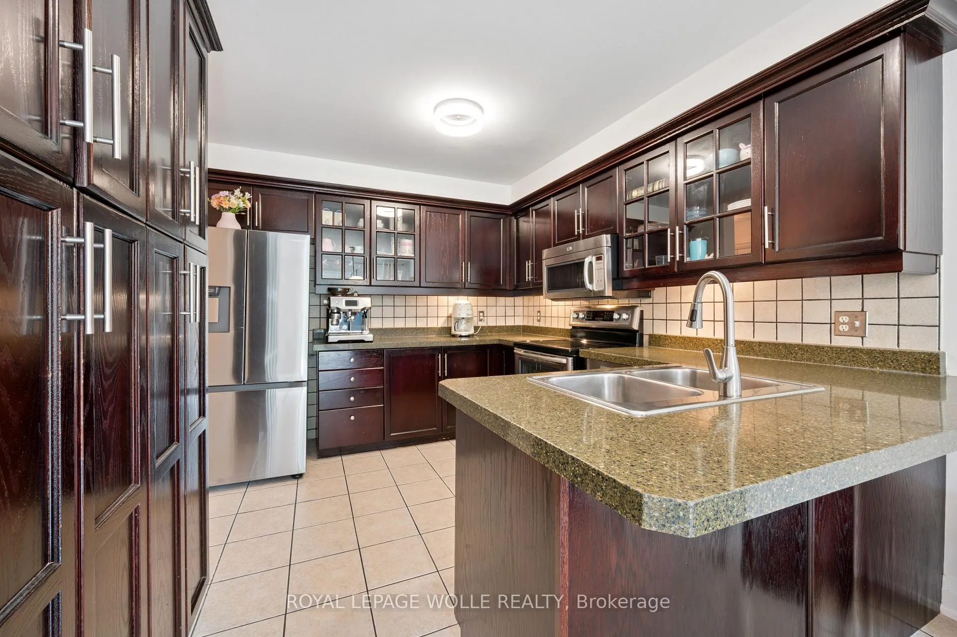 Photo 11 of 140 Veronica Drive, Kitchener — HOMEH