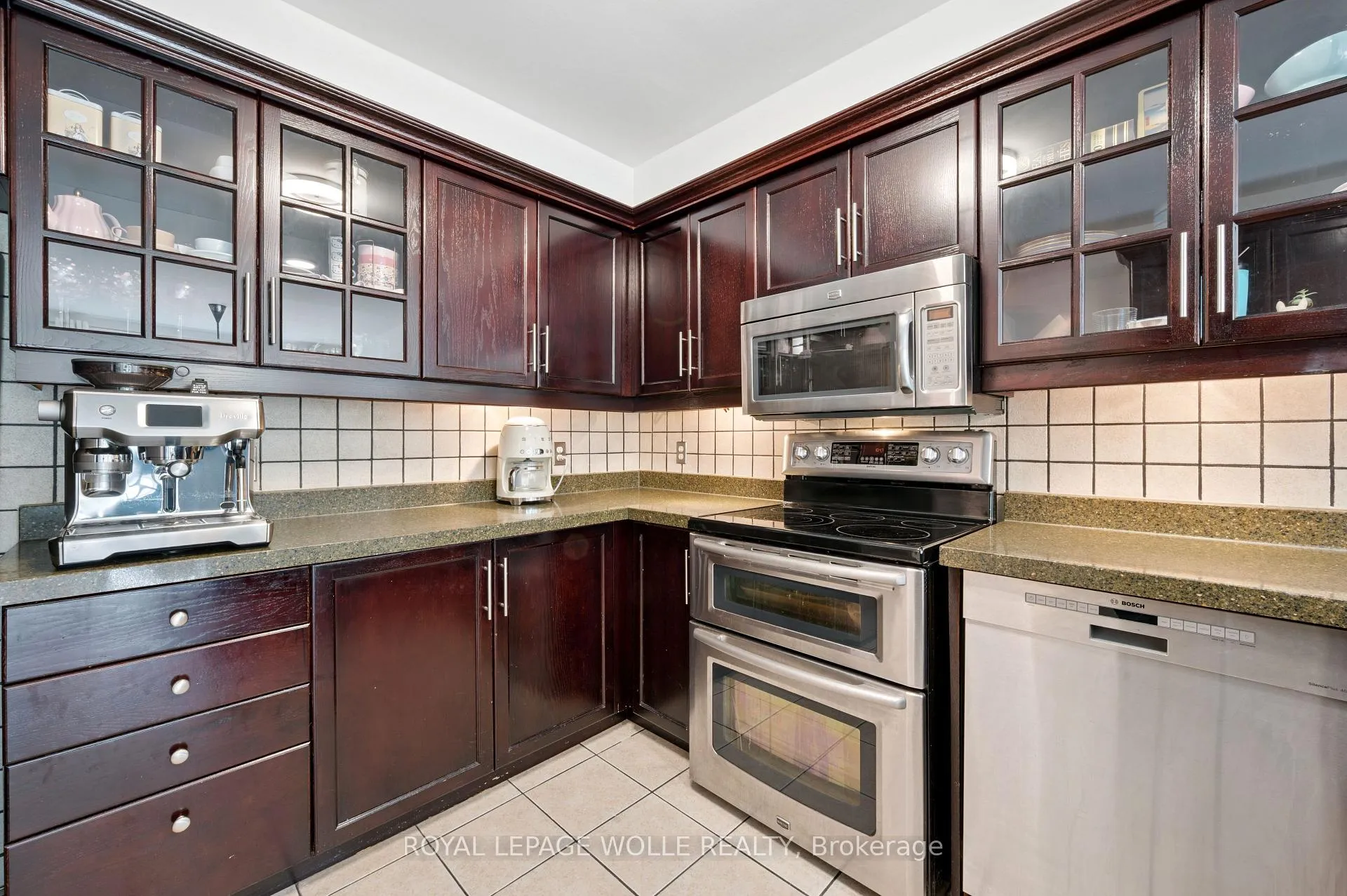 Photo 13 of 140 Veronica Drive, Kitchener — HOMEH