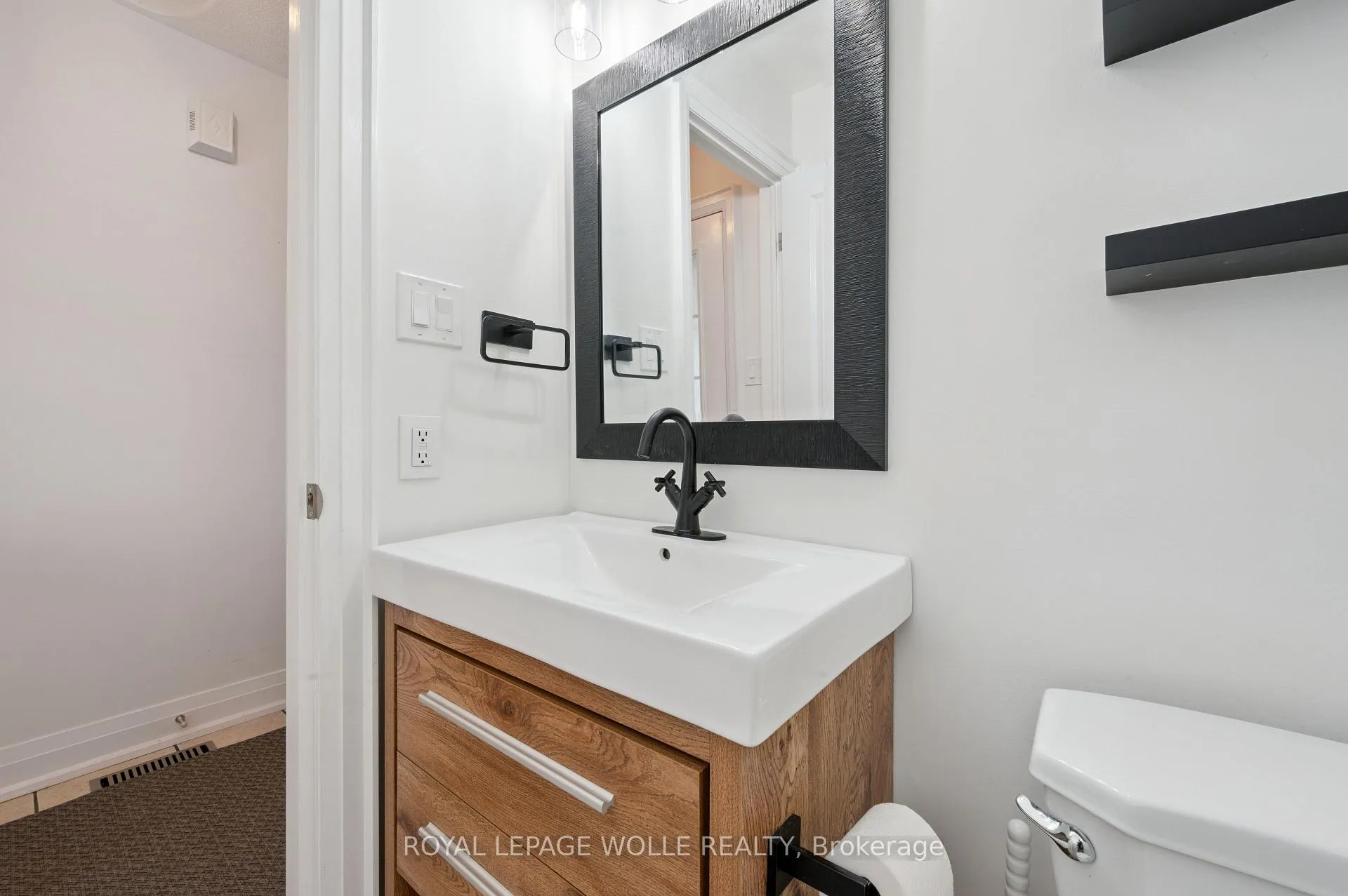 Photo 15 of 140 Veronica Drive, Kitchener — HOMEH