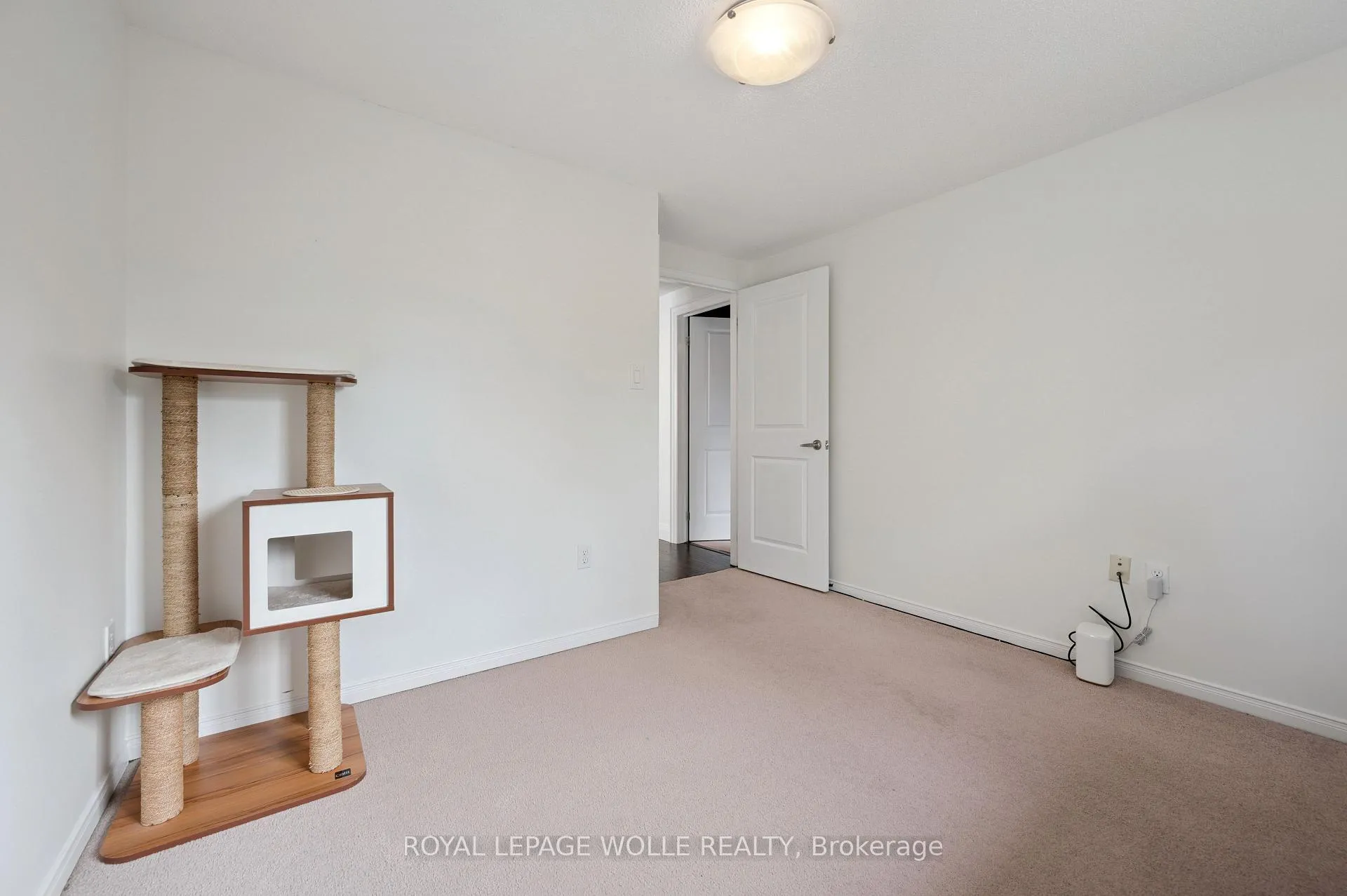 Photo 19 of 140 Veronica Drive, Kitchener — HOMEH