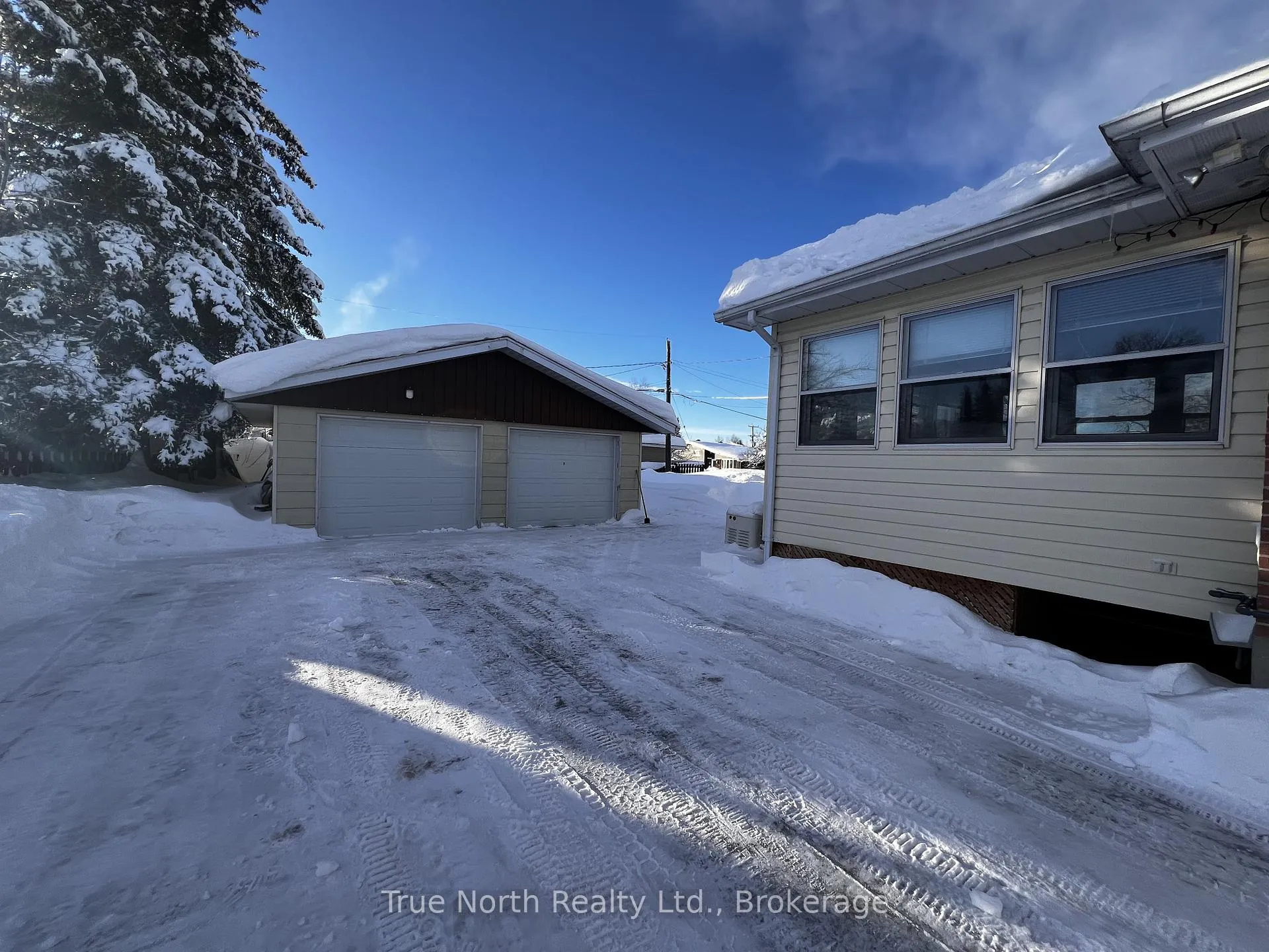 Photo 2 of 1 Kent Place, Kapuskasing — HOMEH