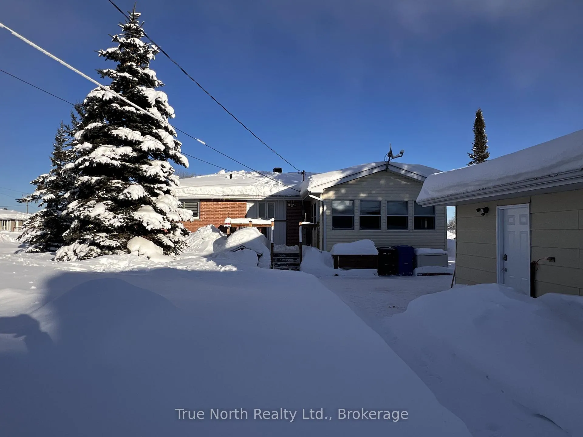 Photo 3 of 1 Kent Place, Kapuskasing — HOMEH
