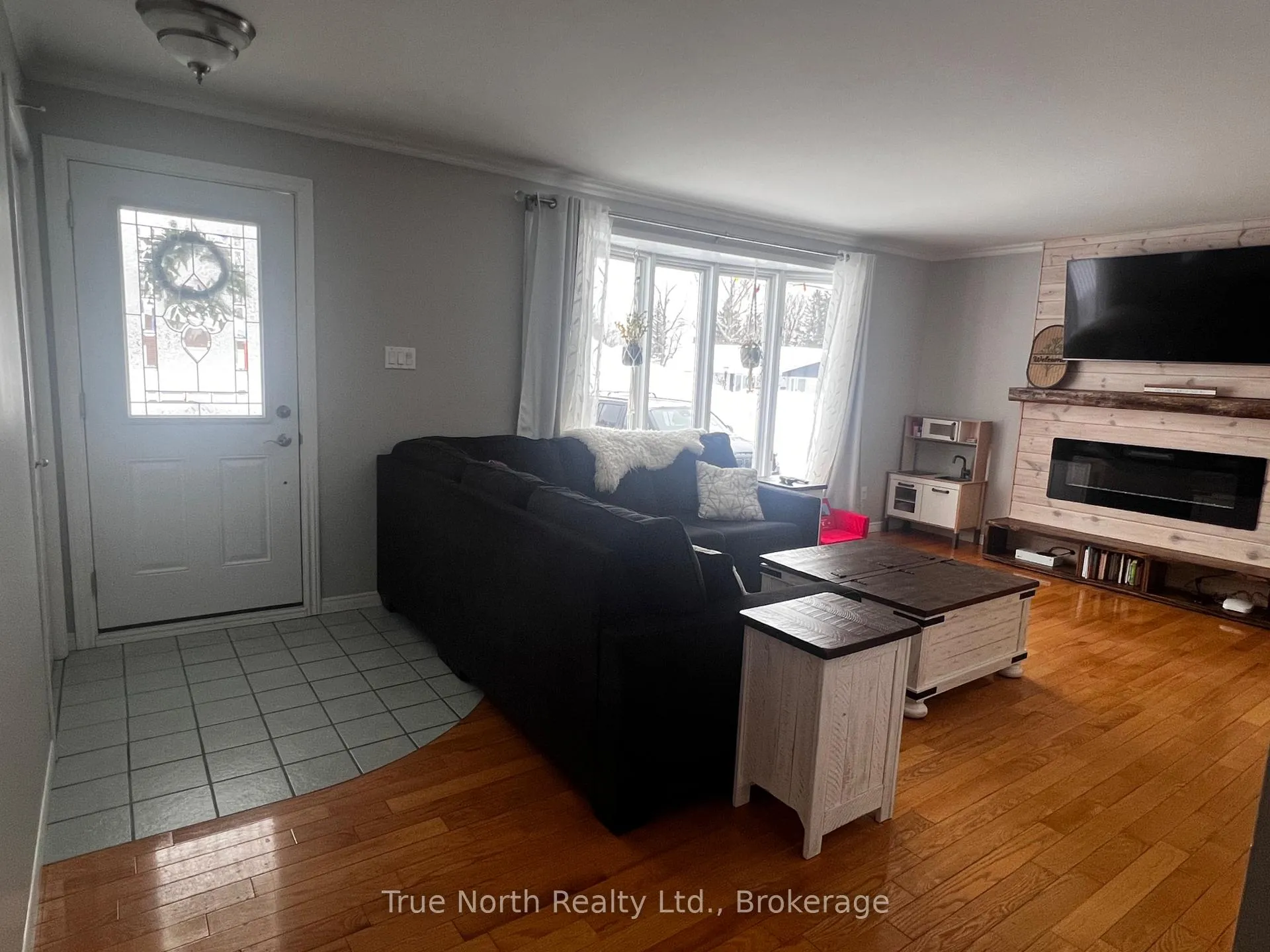 Photo 5 of 1 Kent Place, Kapuskasing — HOMEH