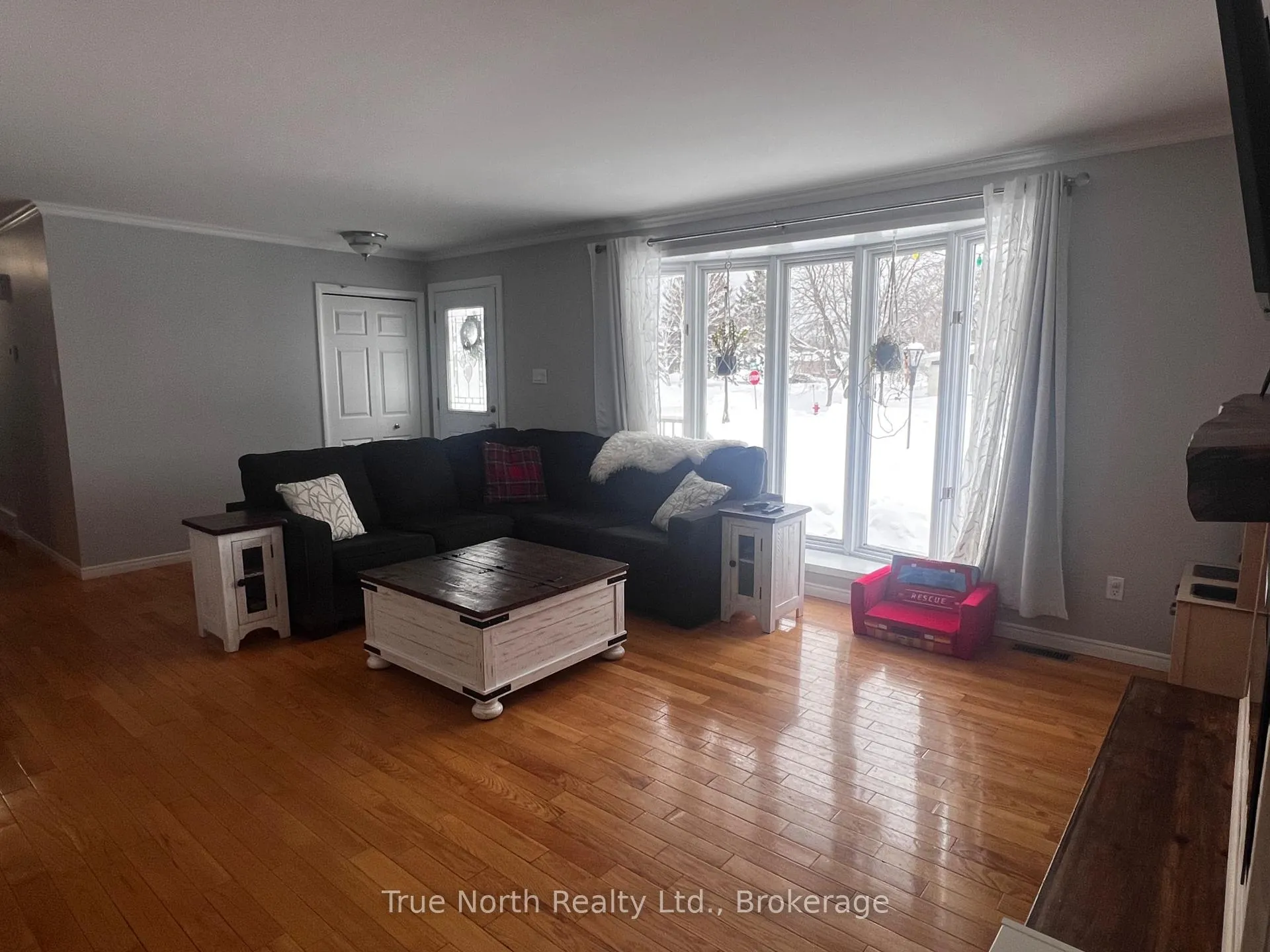 Photo 6 of 1 Kent Place, Kapuskasing — HOMEH