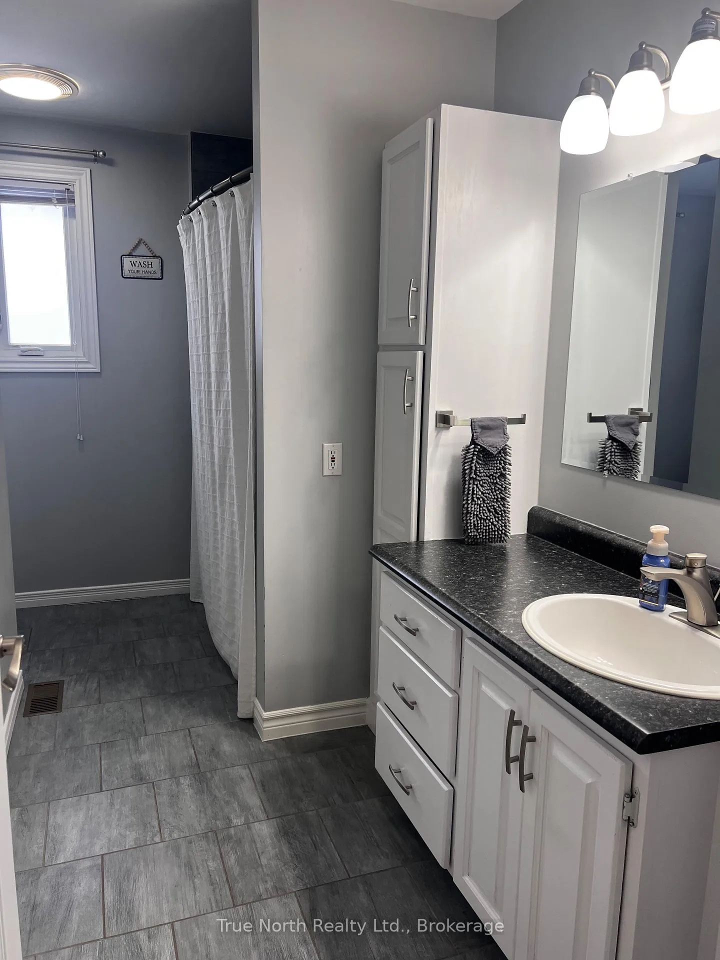 Photo 40 of 1 Kent Place, Kapuskasing — HOMEH