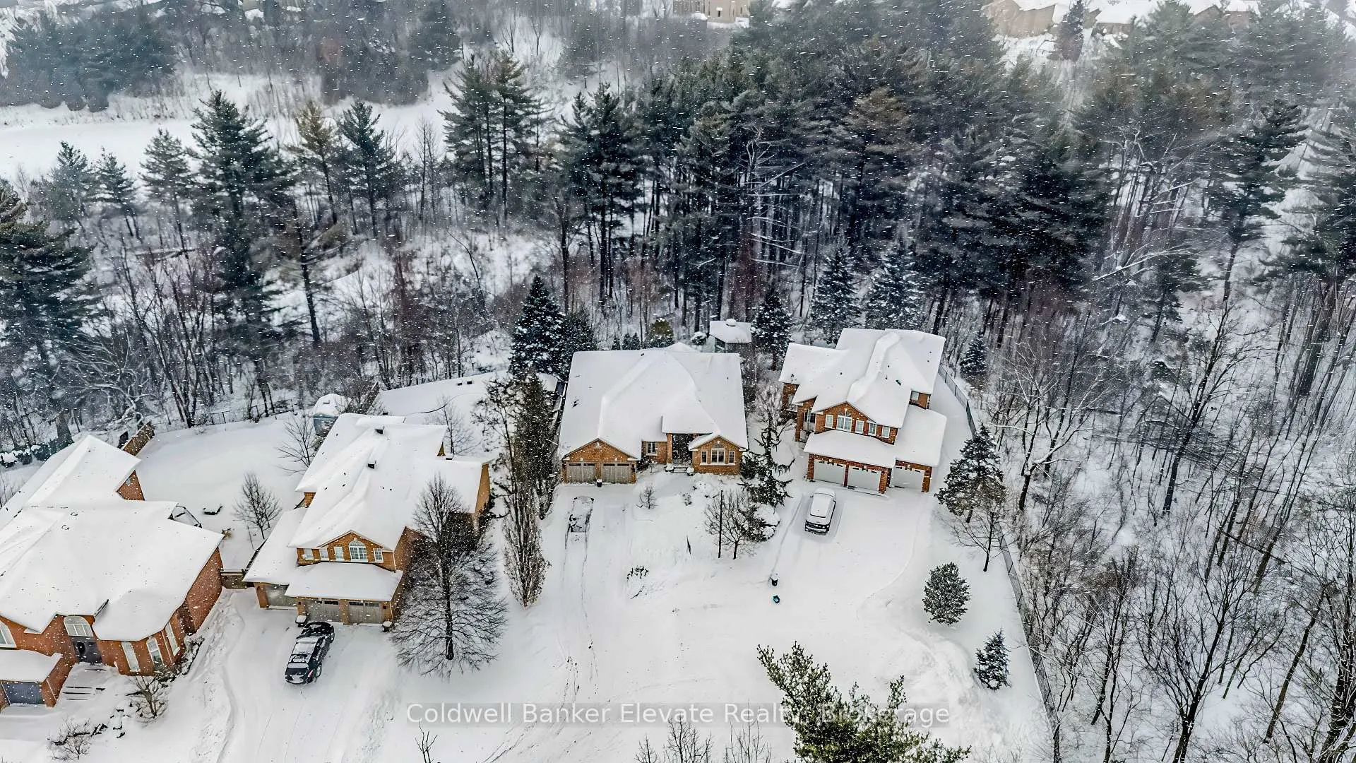 Photo 2 of 43 Newman Place, Halton Hills, Georgetown — HOMEH