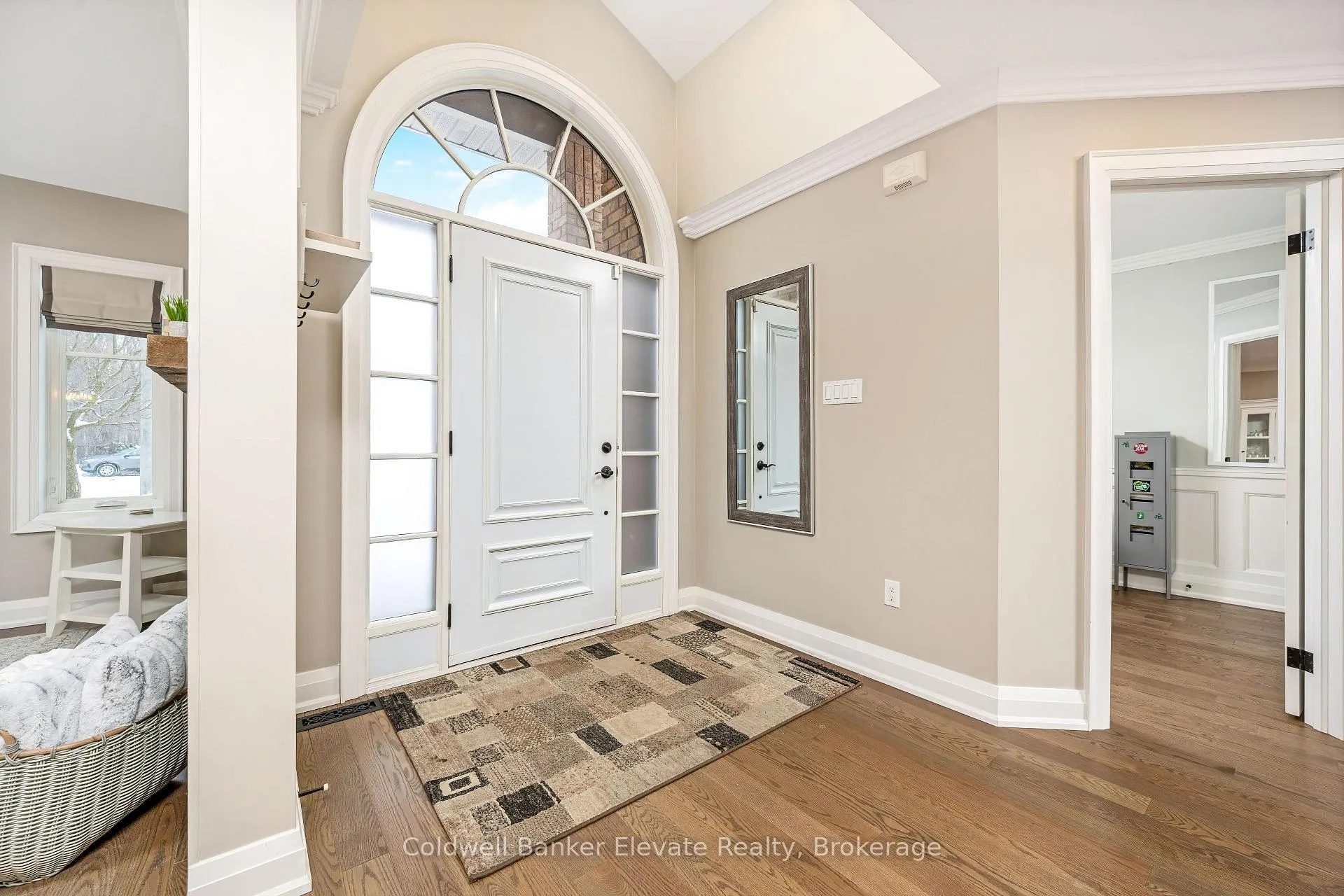 Photo 4 of 43 Newman Place, Halton Hills, Georgetown — HOMEH