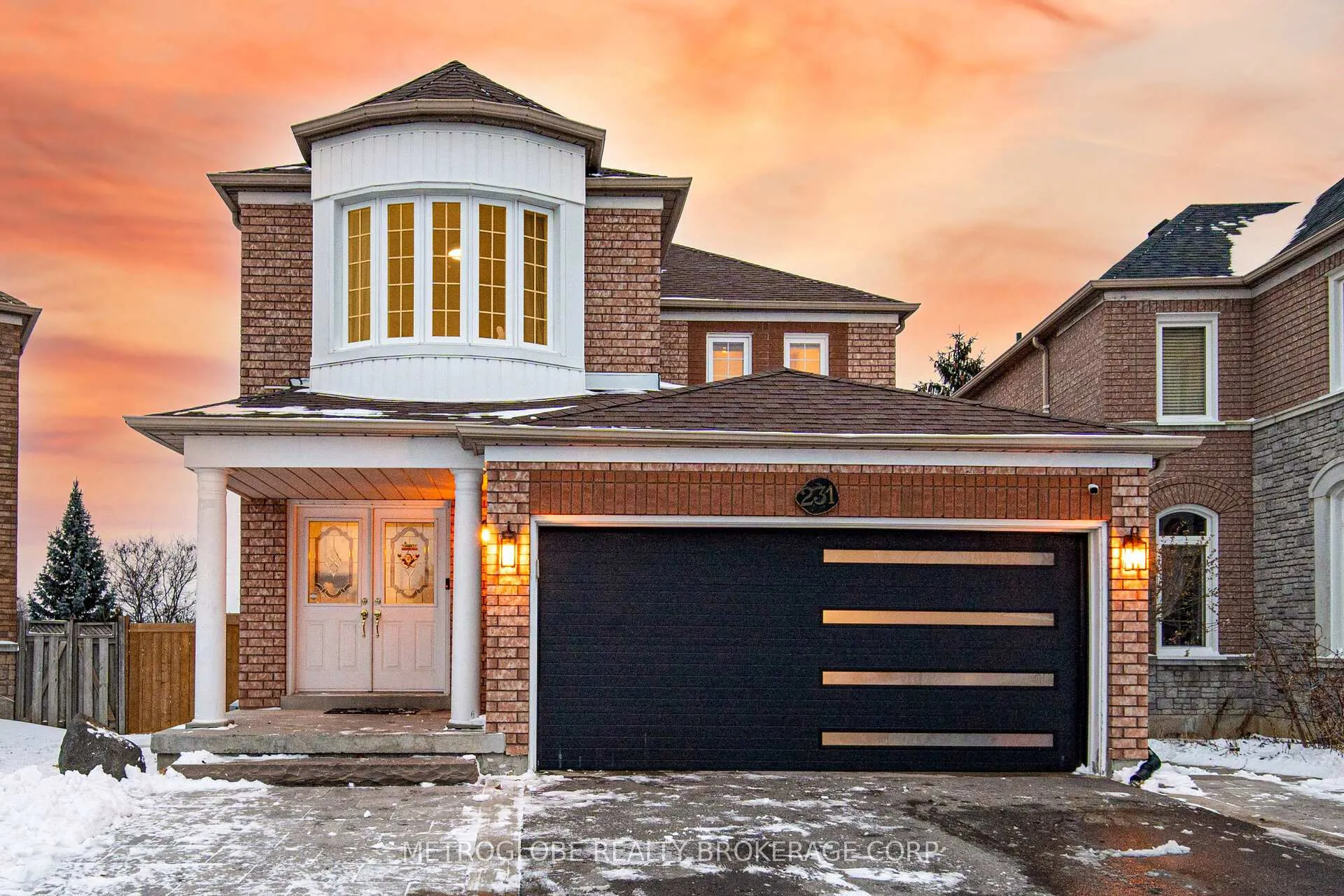 Photo 3 of 231 Matthew Drive, Vaughan, East Woodbridge — HOMEH